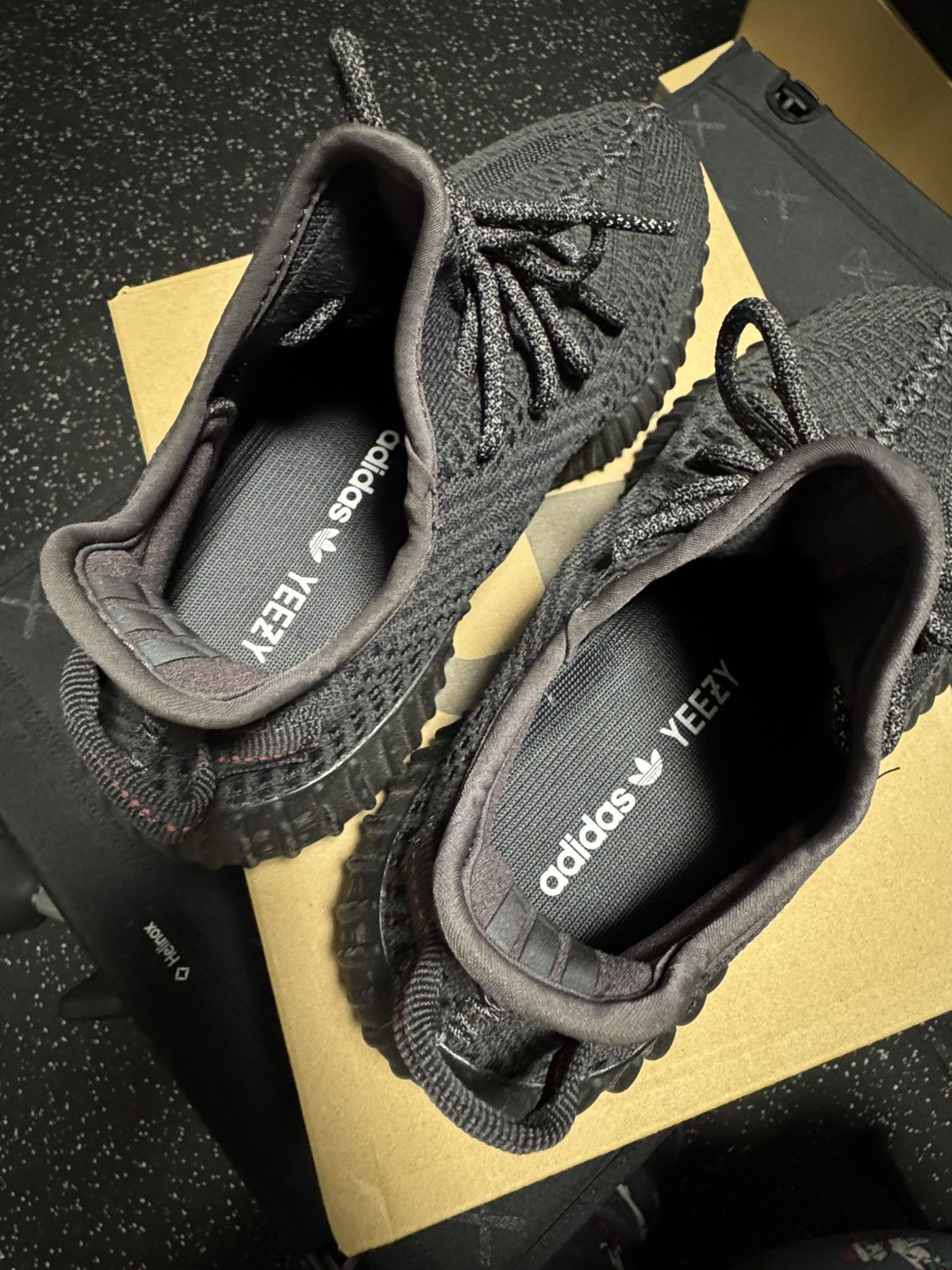Adidas × Yeezy Adidas Yeezy Boost 350 V2 black non-reflective sz 6Y Size US 6 / EU 39 - 7 Thumbnail