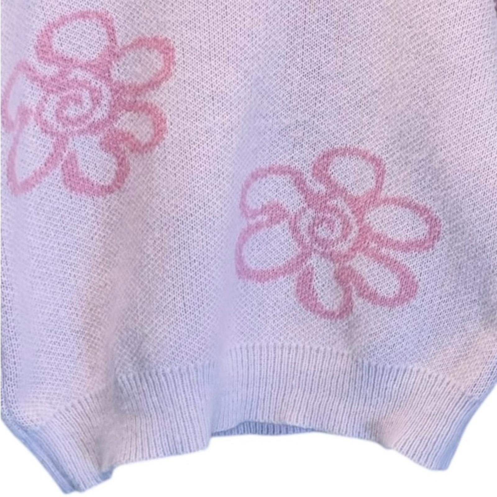 Shein NWOT Shein Rounded Flower Drop Shoulder Sweater. Size Small. Size S / US 4 / IT 40 - 2 Thumbnail