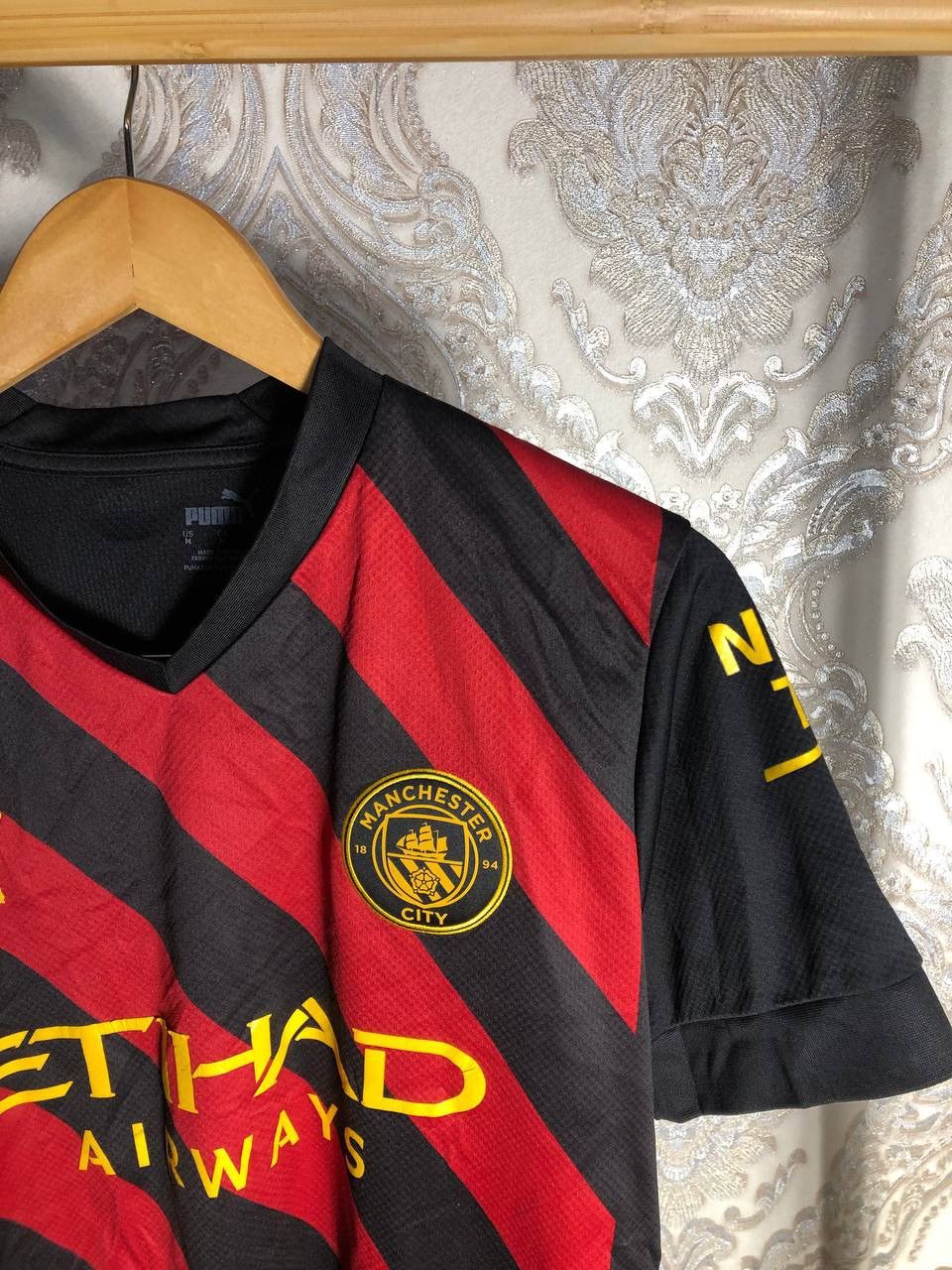 Puma VINTAGE PUMA FC MANCHESTER CITY ENGLAND SOCCER JERSEY RETRO Size US M / EU 48-50 / 2 - 2 Thumbnail