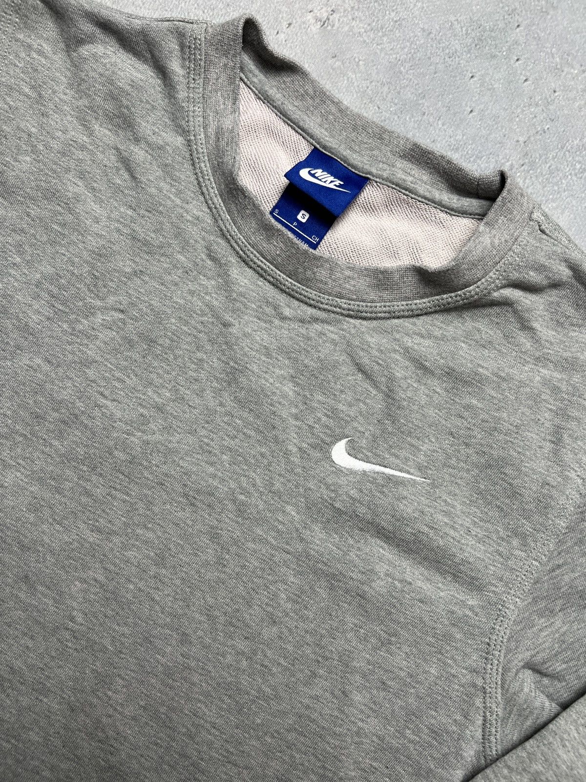 Nike Vintage Crewneck Nike boxy baby swoosh y2k fits logo USA 🇺🇸 Size US S / EU 44-46 / 1 - 2 Thumbnail