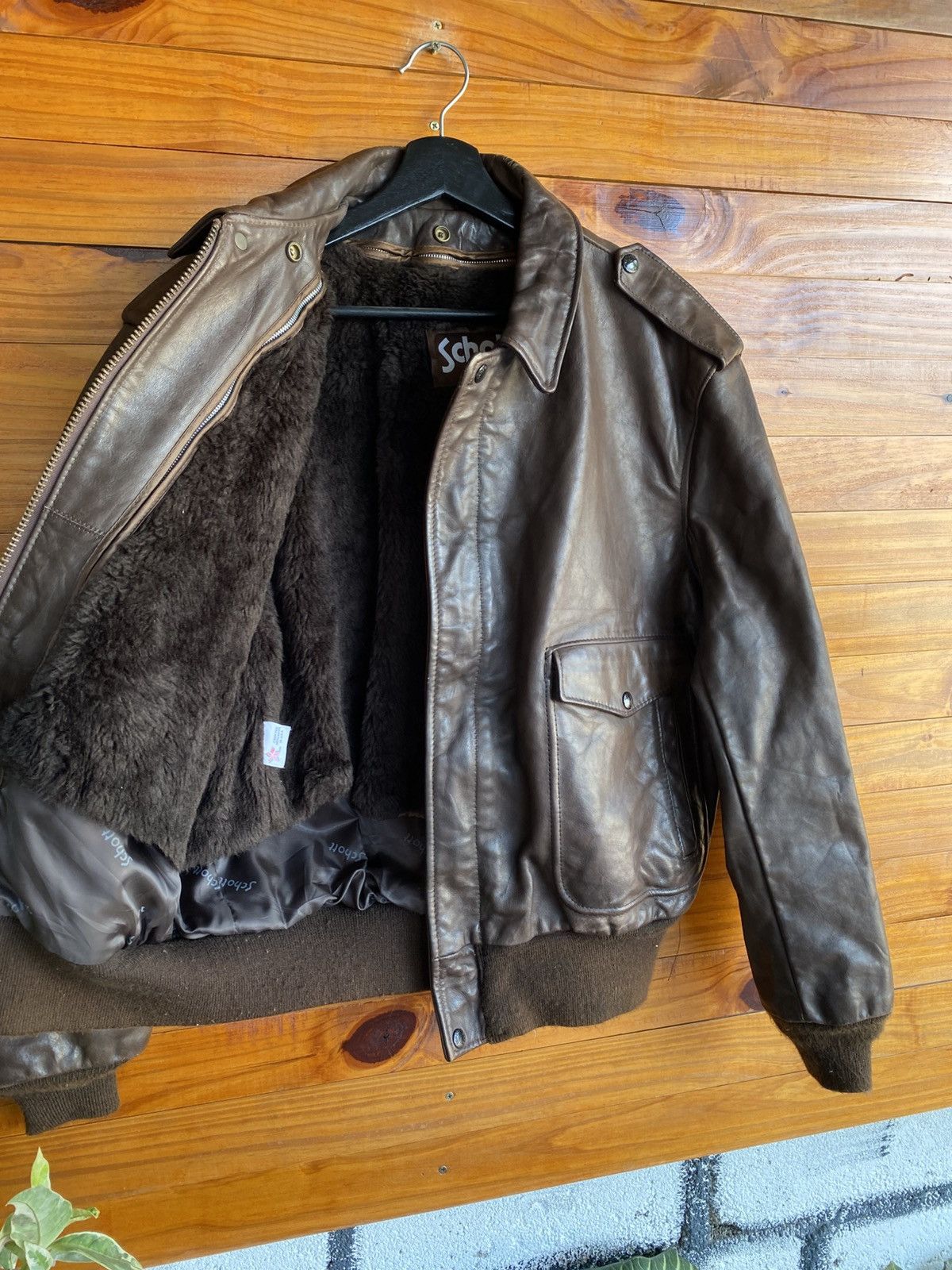 Schott Vintage 70s Schott Leather Flight Jacket Made USA Size 44 Size US XL / EU 56 / 4 - 23 Thumbnail
