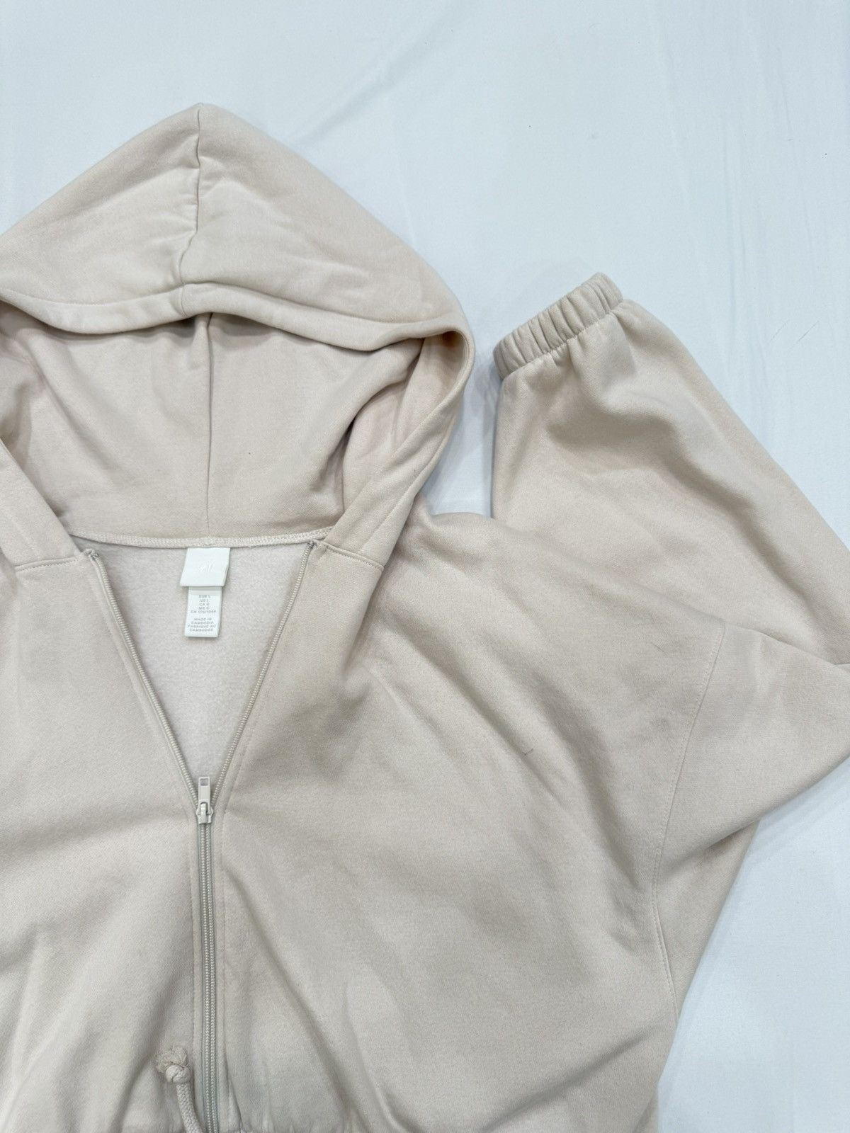 H&M H&M Cropped Zip Up Hoodie with Scrunched Bottoms Size L / US 10 / IT 46 - 1 Thumbnail