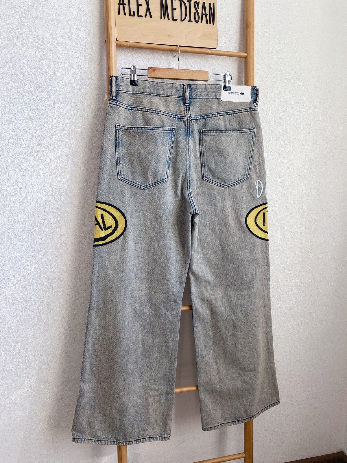 H&M × Jean-Michel Basquiat × Who Decides War Who Decides War bootcut loose jeans H&M x Basquiat x Ev&Tela Size US 34 / EU 50 - 14 Thumbnail