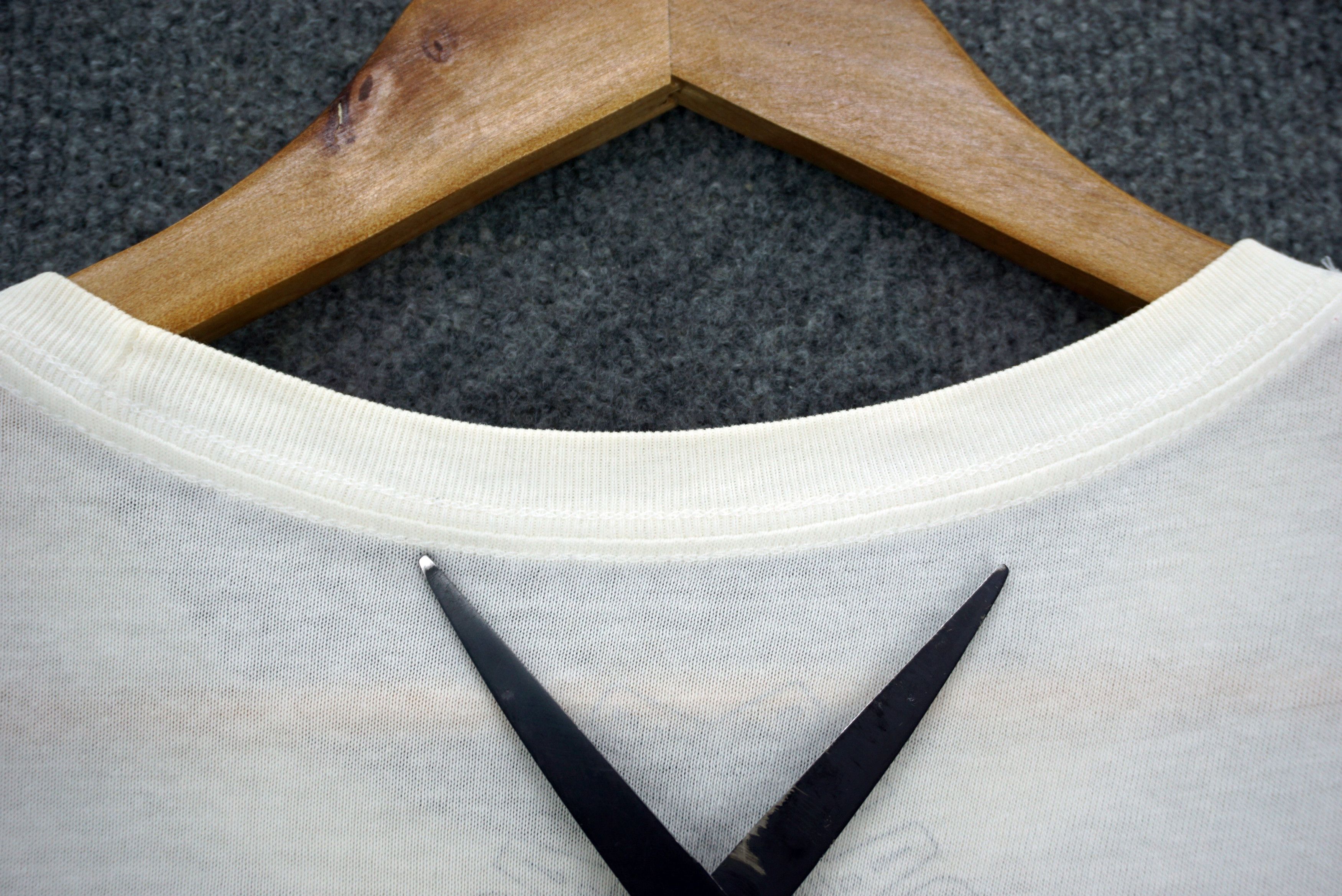 Palace Distressed Off-White Tee Big Logo Size US L / EU 52-54 / 3 - 4 Thumbnail