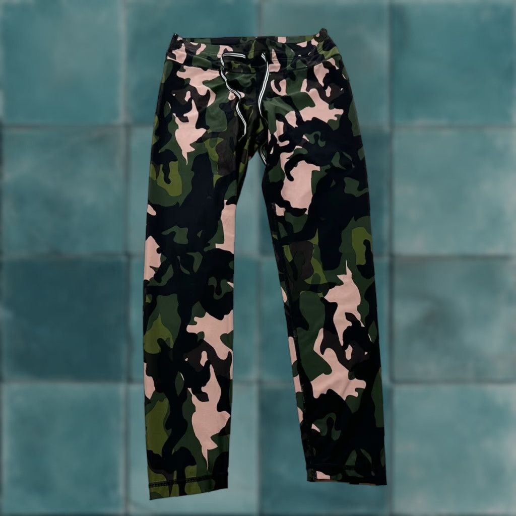 The Upside VINTAGE The Upside Leggings Women’s Small Green Crystal Camo Size 28" / US 6 / IT 42 - 1 Thumbnail