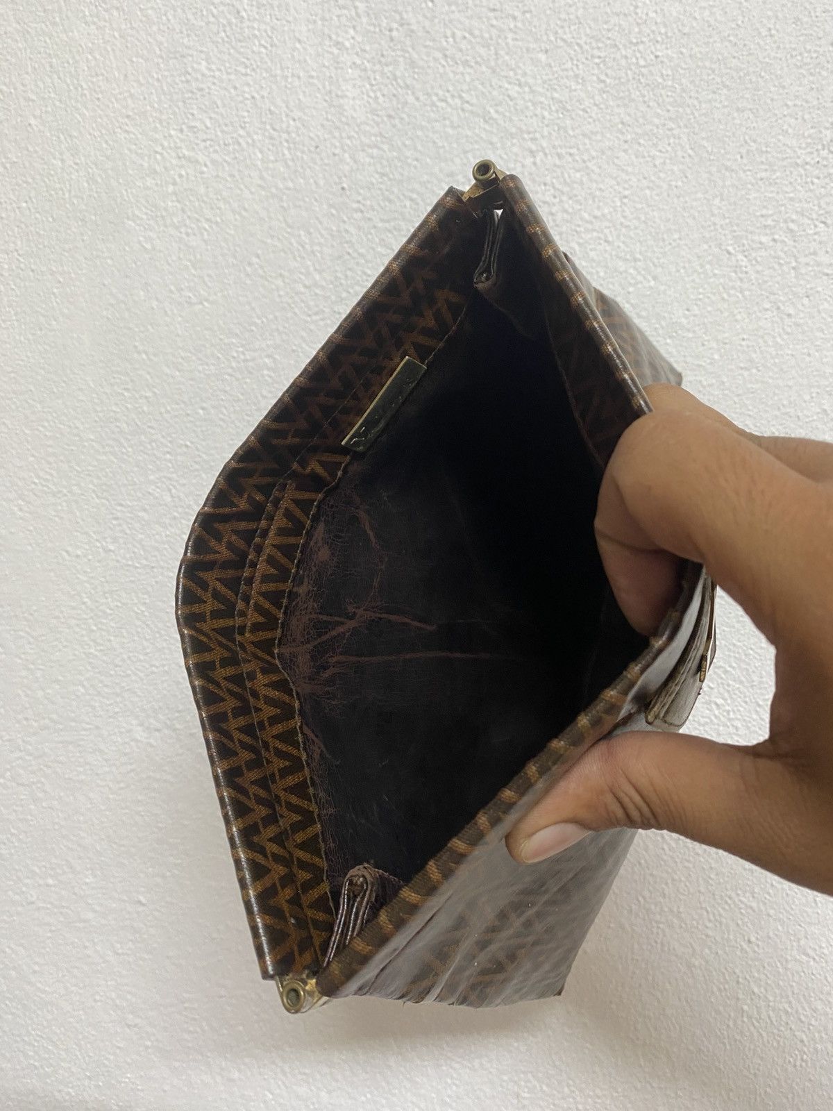 Valentino × Vintage Mario Valentino Pouch Bag Vintage Made in Italy Size ONE SIZE - 5 Thumbnail