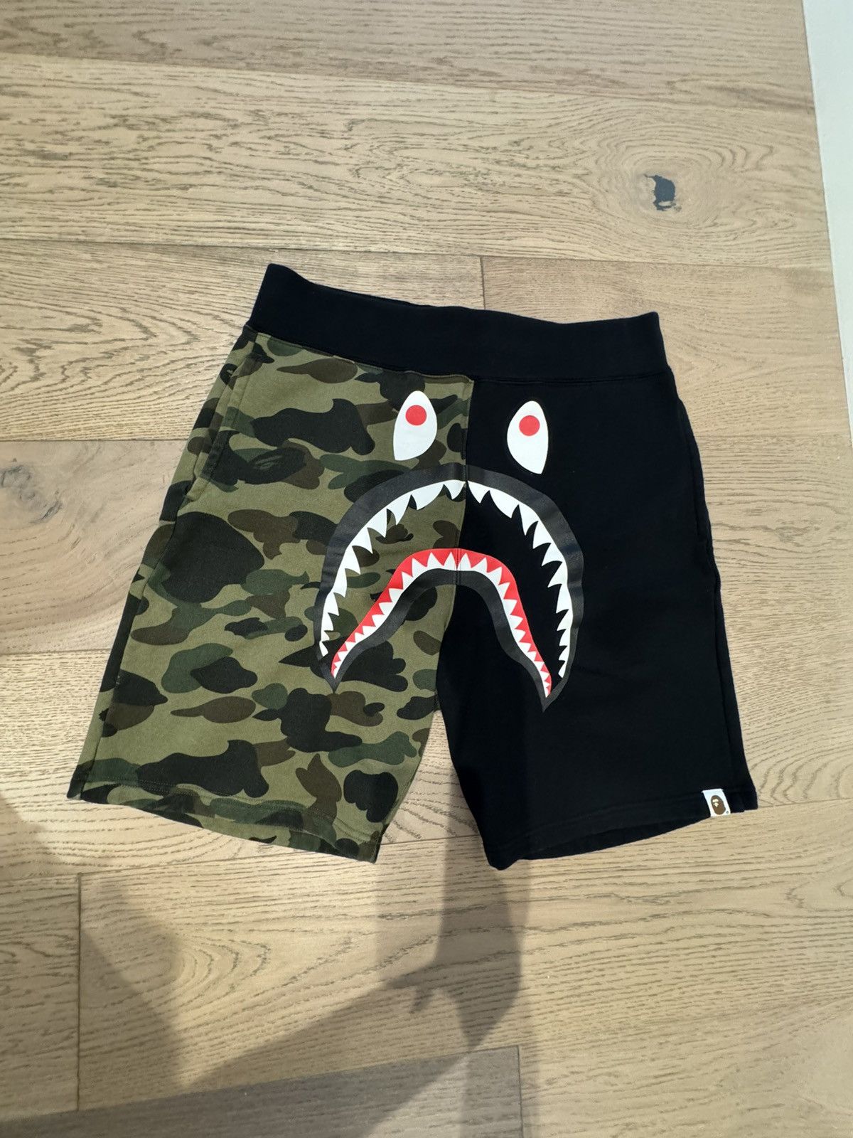 Bape Bape Split Camo Shark Sweat Shorts Black/Green – Size L Size US 36 / EU 52 - 3 Thumbnail