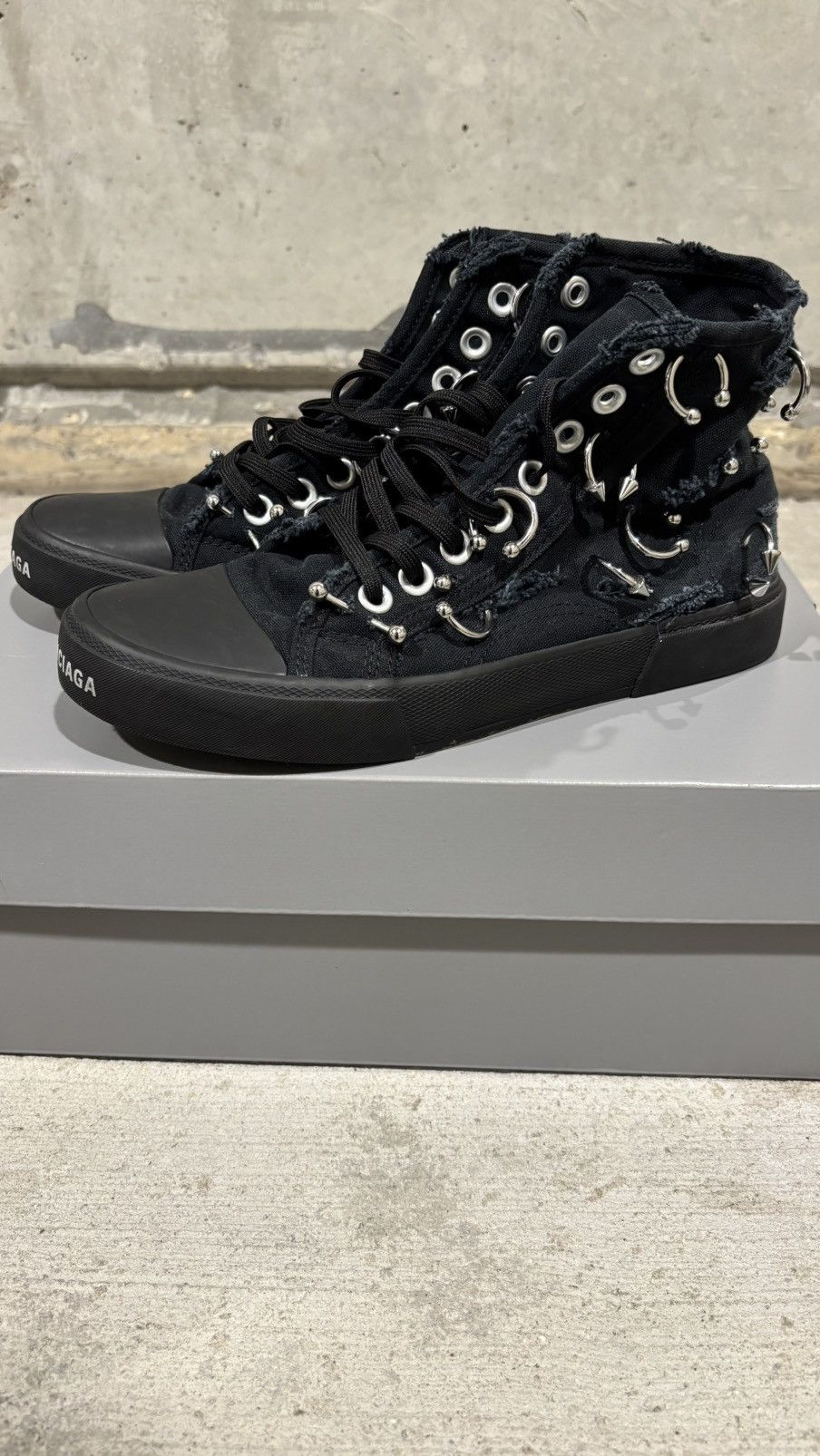 Balenciaga Balenciaga Distressed Pierced Paris Sneaker Size US 9 / EU 42 - 3 Thumbnail