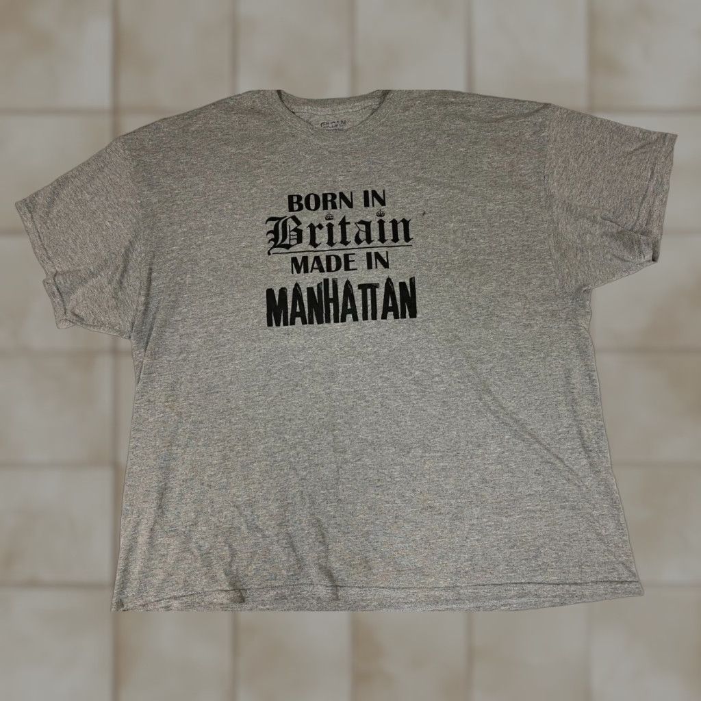 Gildan Manhattan New York Mens Shirt 2XL Gray Gildan T-Shirt Short Sleeve Crew Neck Cotton Blend Geometric Logo Modern Vintage No holes Size US XXL / EU 58 / 5 - 1 Thumbnail