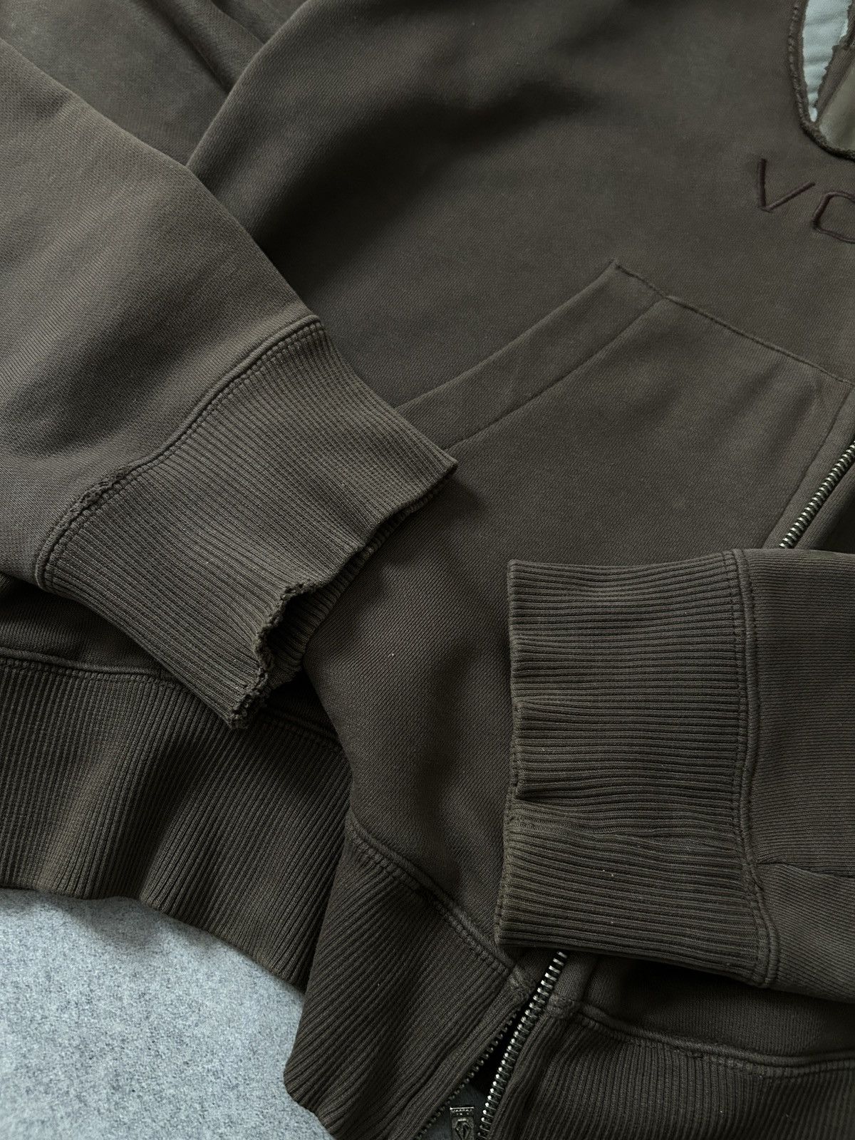 Volcom Vintage Volcom Brown Distressed zip-hoodies y2k style Size US L / EU 52-54 / 3 - 7 Thumbnail