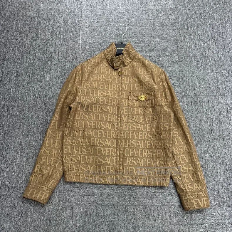 Versace Versace The barrage is full of printed jackets Size US S / EU 44-46 / 1 - 1 Thumbnail