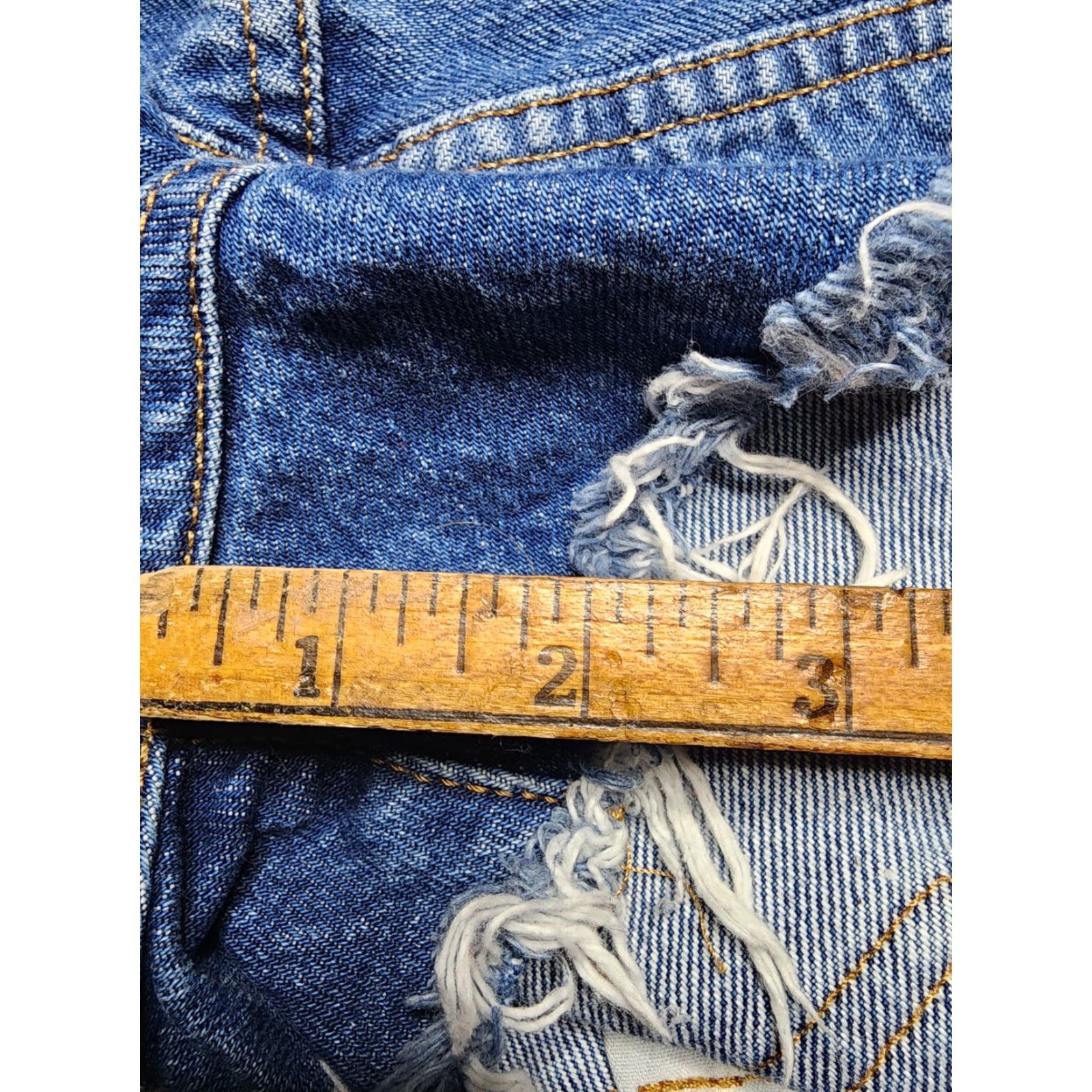 Levi's VINTAGE Levi's 501 Original Cut-Off Denim Shorts Women Size 31 Festival 90s Casual Blue Size 24" / US 00 / IT 34 - 4 Thumbnail