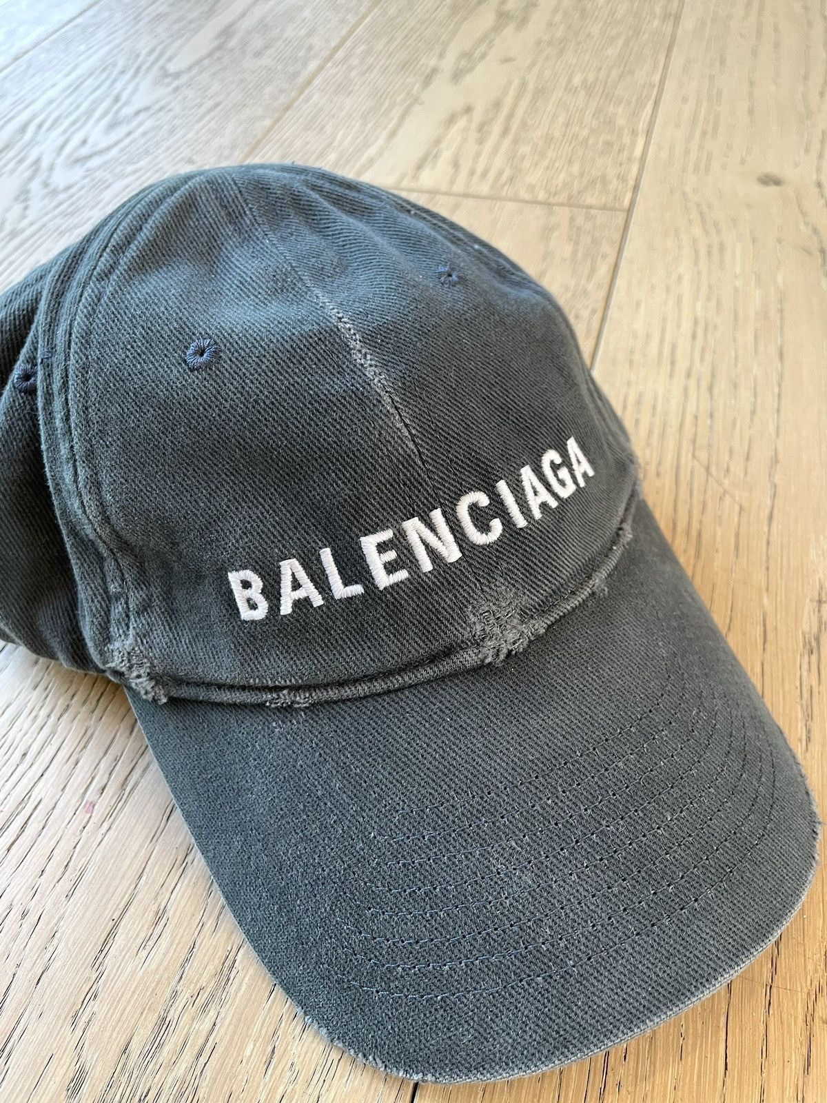 Balenciaga Balenciaga Distressed Embroidered Logo Cap Size ONE SIZE - 3 Thumbnail