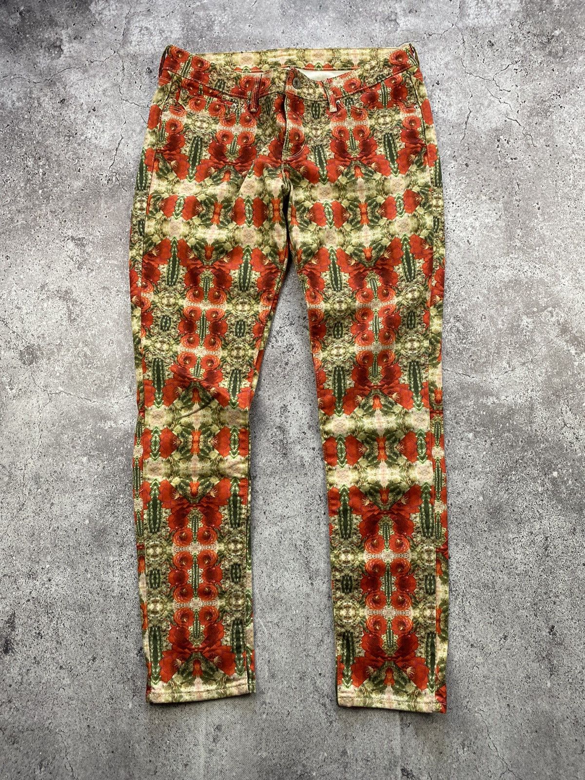 Levi's × Vintage Levi's Overprint Flower Embroidered Button Distressed Jeans Size 30" / US 8 / IT 44 - 1 Thumbnail