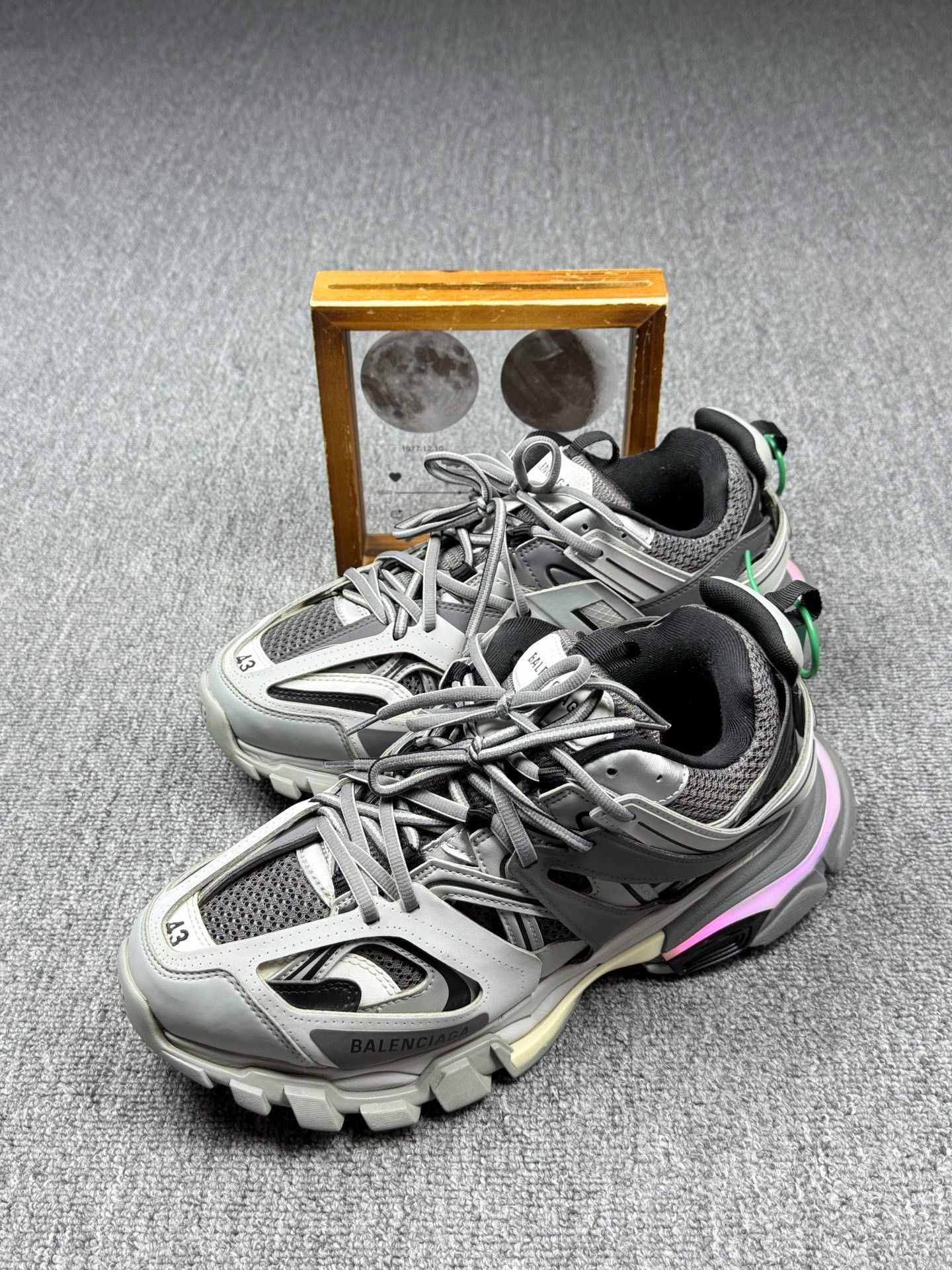Balenciaga Balenciaga Gray Lowtop Sneakers 10 Men Size US 10 / EU 43 - 1 Thumbnail