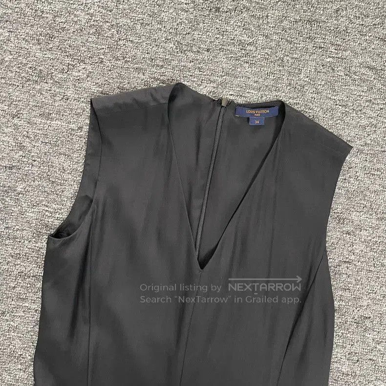 Louis Vuitton Louis Vuitton V-Neck Asymmetrical Dress. Size US XS / EU 42 / 0 - 7 Thumbnail