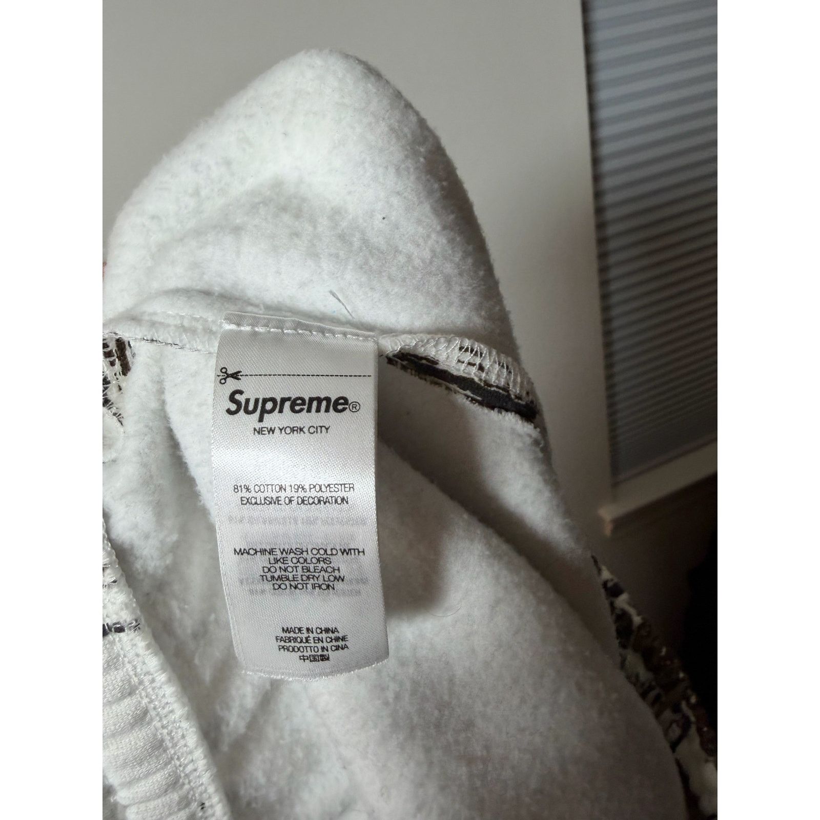 Supreme Supreme Small Box Sweatpant 'Snow Camo' Size US 34 / EU 50 - 6 Thumbnail