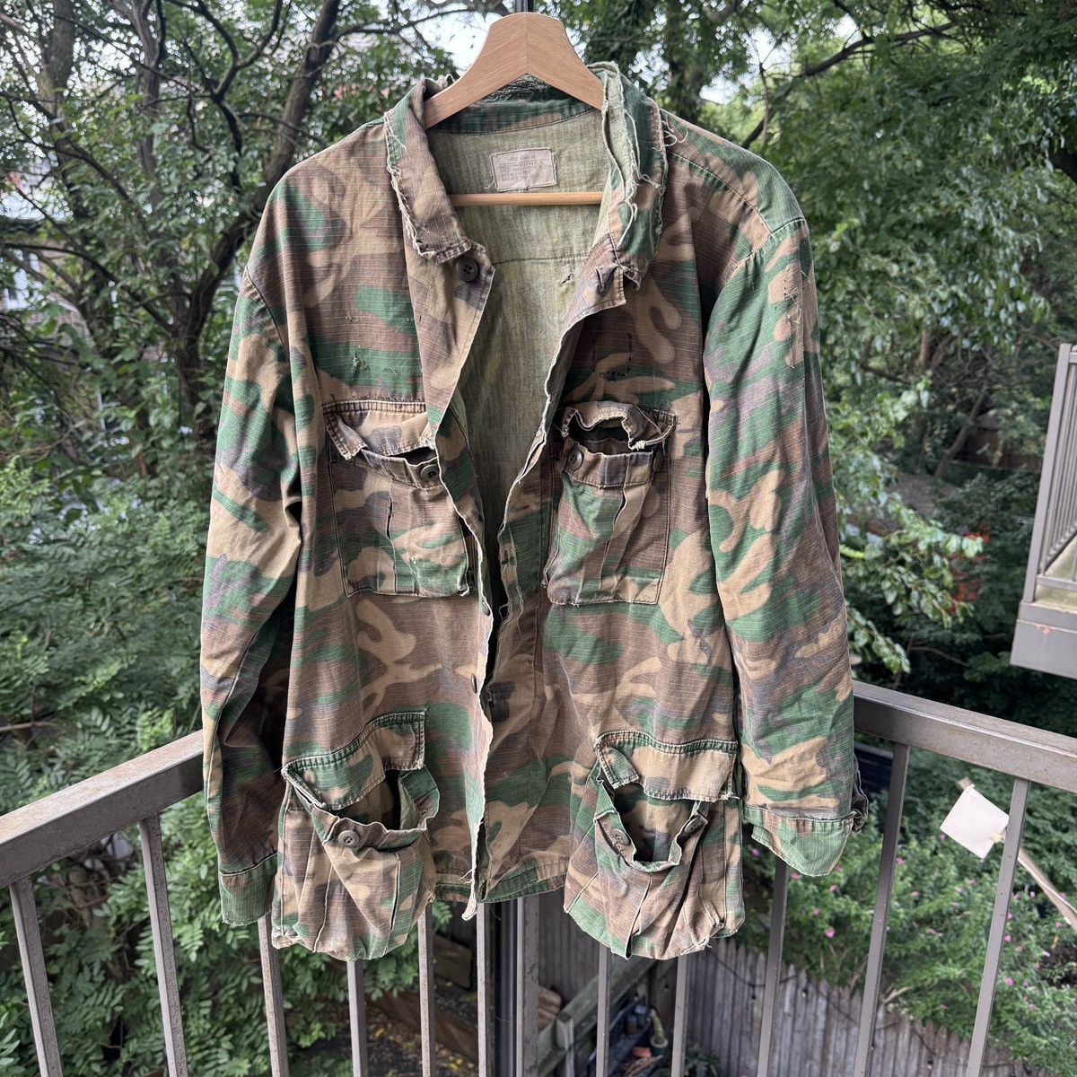 Vintage Thrashed Faded Distressed Camo Cargo Fatigue Shirt ERD Grung Size US L / EU 52-54 / 3 - 1 Thumbnail