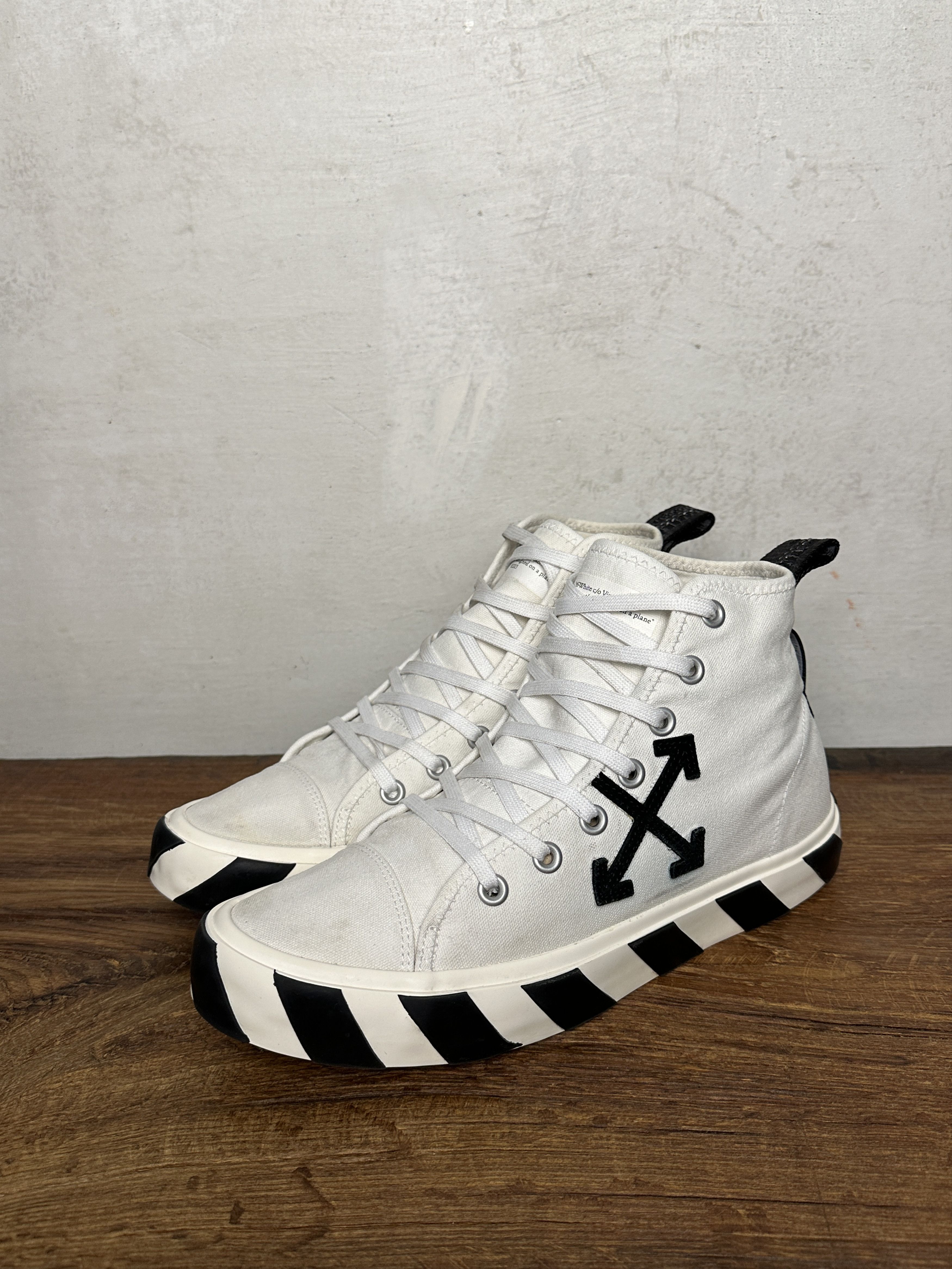 Off-White Off-White Mid Top Vulcanised Sneaker White Size US 10 / EU 43 - 2 Thumbnail