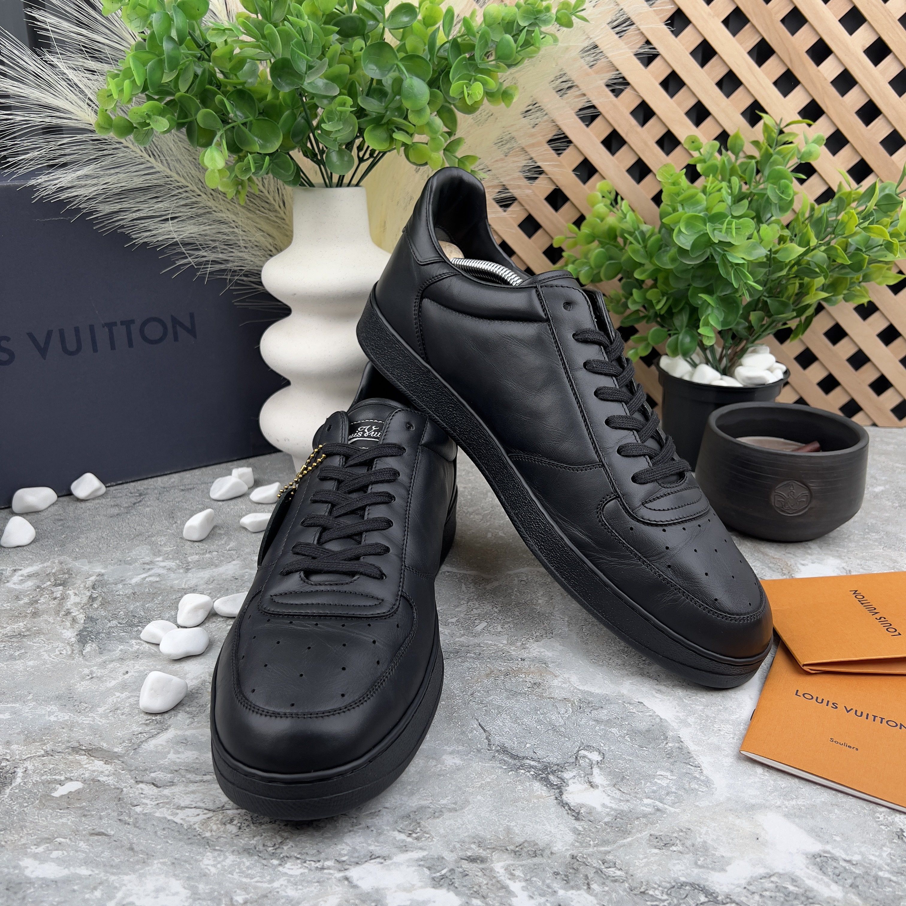 Louis Vuitton Authentic Louis Vuitton Rivoli Sneakers Leather Size US 11.5 / EU 44-45 - 2 Thumbnail