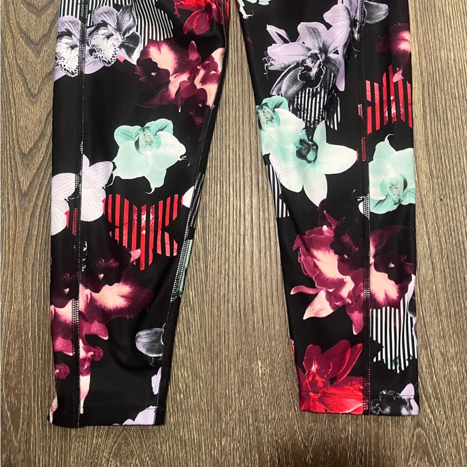 Bally Bally Women Total Fitness High Rise Mid-Calf Legging M Size 30" / US 8 / IT 44 - 7 Thumbnail