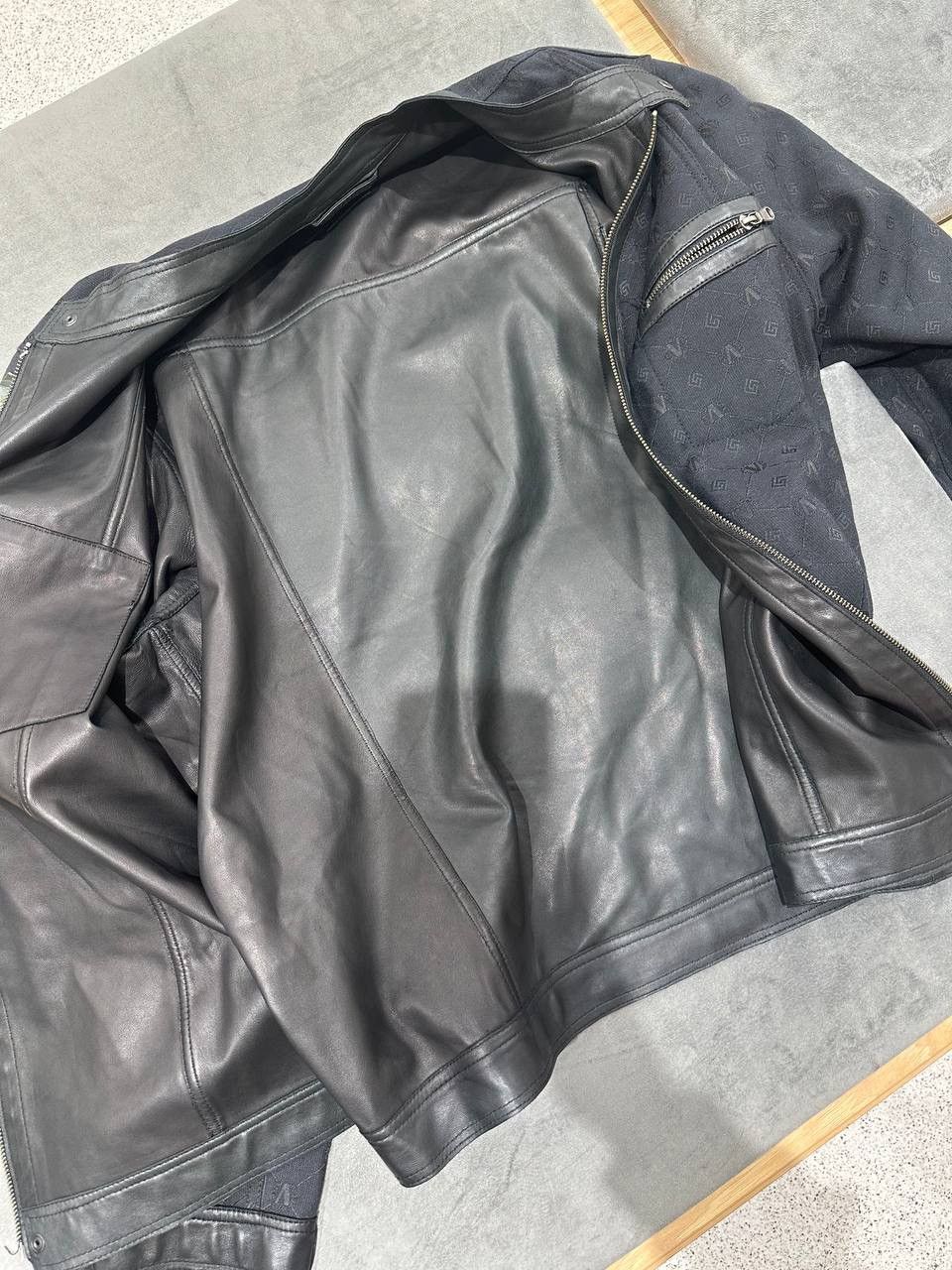 Versace × Vintage Versace Collection Fabric/Leather Jacket Very Rare Size L Size US L / EU 52-54 / 3 - 10 Thumbnail