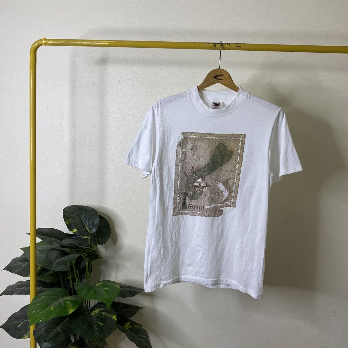 Vintage 1990s Guam Map T shirt Size US S / EU 44-46 / 1 - 1 Thumbnail