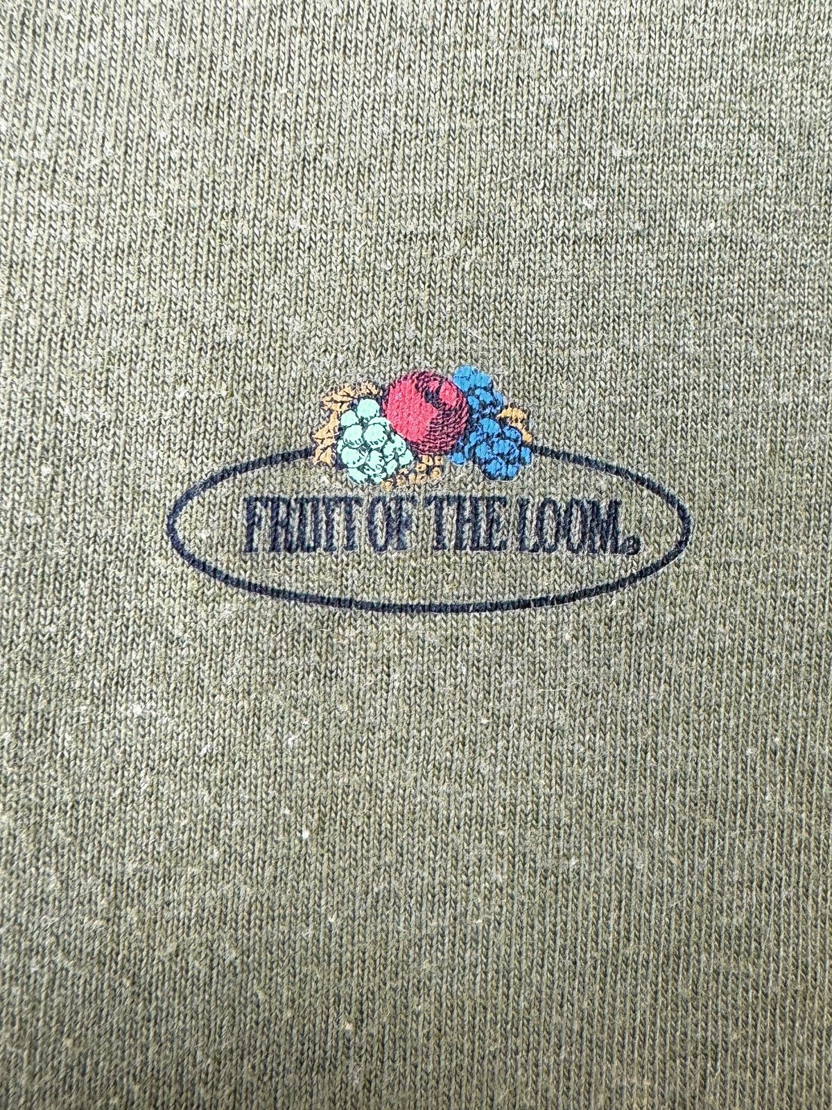 Fruit Of The Loom Fruit of the Loom vintage 90s basic blank small logo tee Size US L / EU 52-54 / 3 - 4 Thumbnail