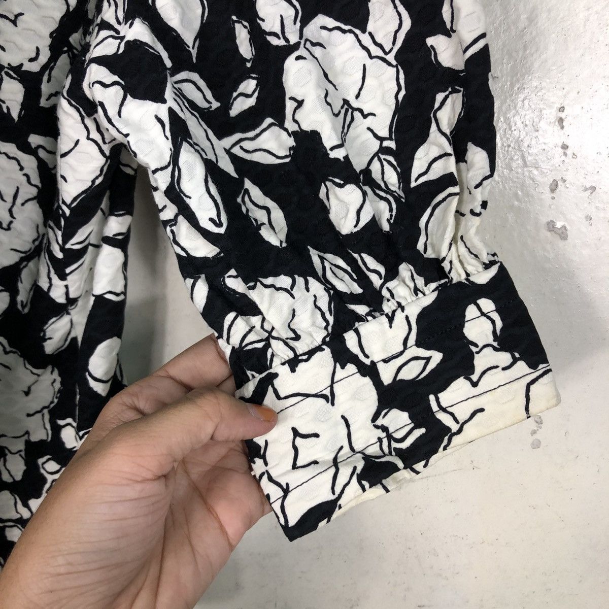 Givenchy 📌Cropped Short Sleeve Givenchy Nouvelle Boutique Paris Size M / US 6-8 / IT 42-44 - 19 Thumbnail