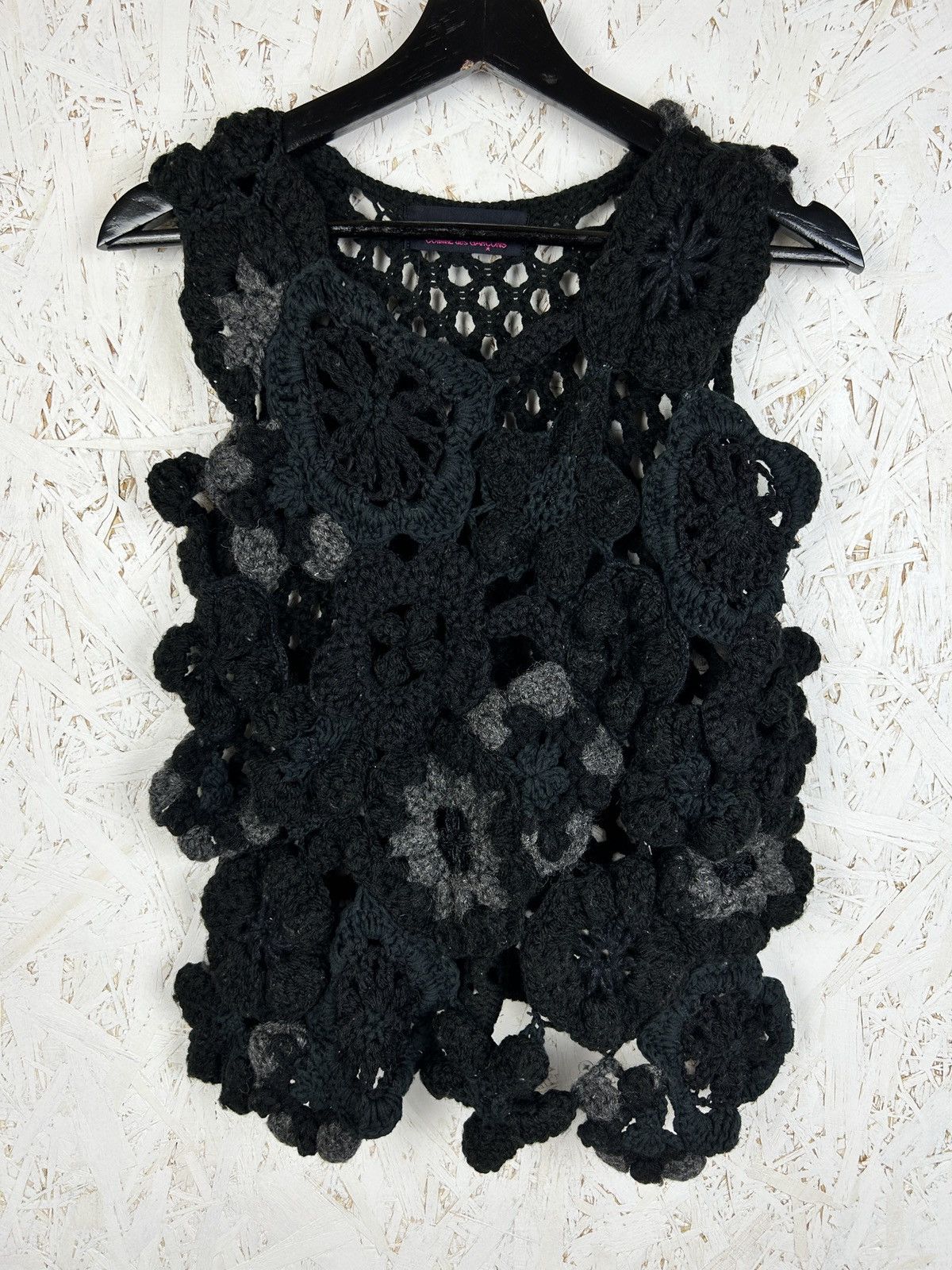 Tricot Comme des Garcons Vintage Comme Des Garcons Tricot Crochet Flower Wool Vest M Size M / US 6-8 / IT 42-44 - 1 Thumbnail