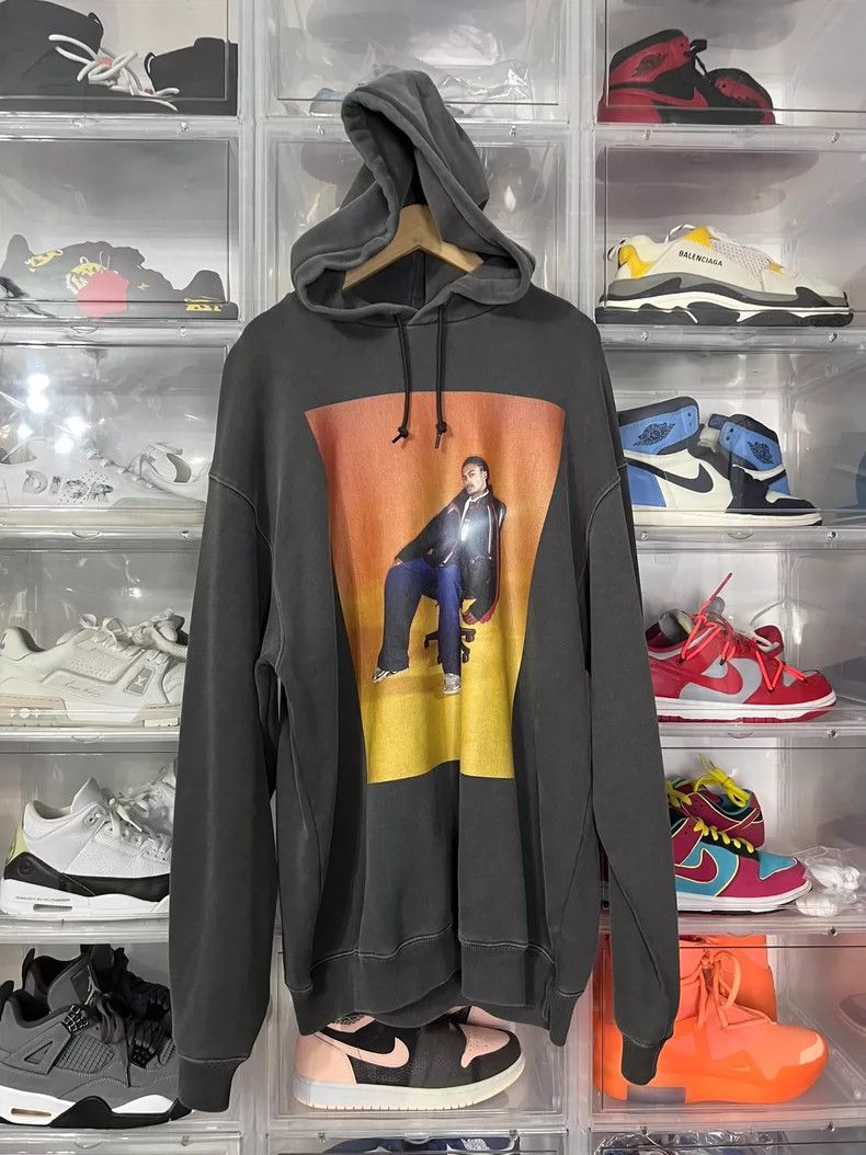 Balenciaga Balenciaga Wash to make an old portrait hoodie Size US S / EU 44-46 / 1 - 1 Thumbnail