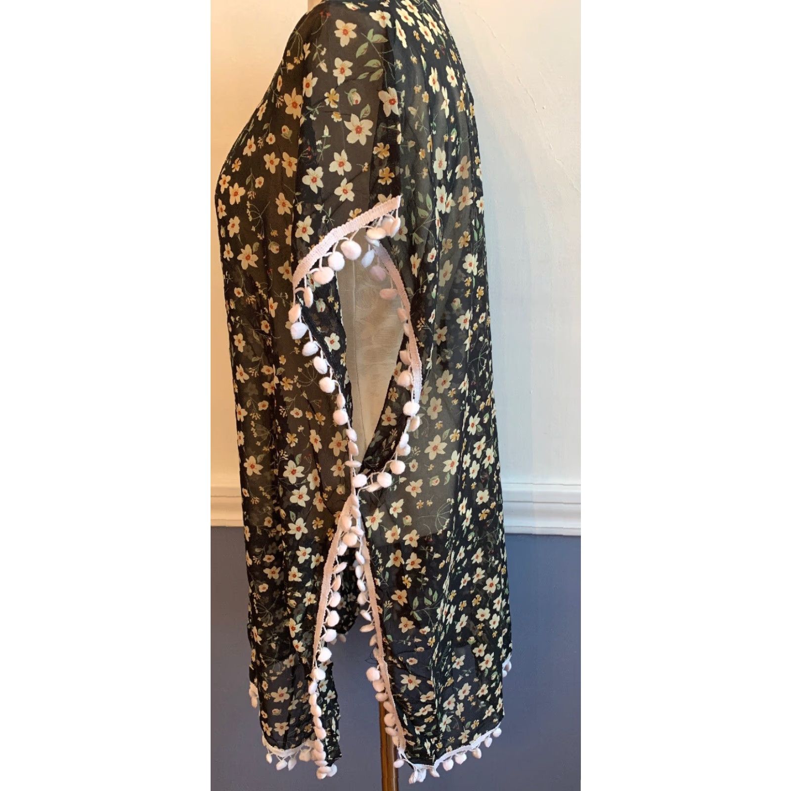 Vintage VINTAGE Small Tribear Black Floral Sheer Coverup Poncho Pom Pom Trim New NWT Size S / US 4 / IT 40 - 5 Thumbnail