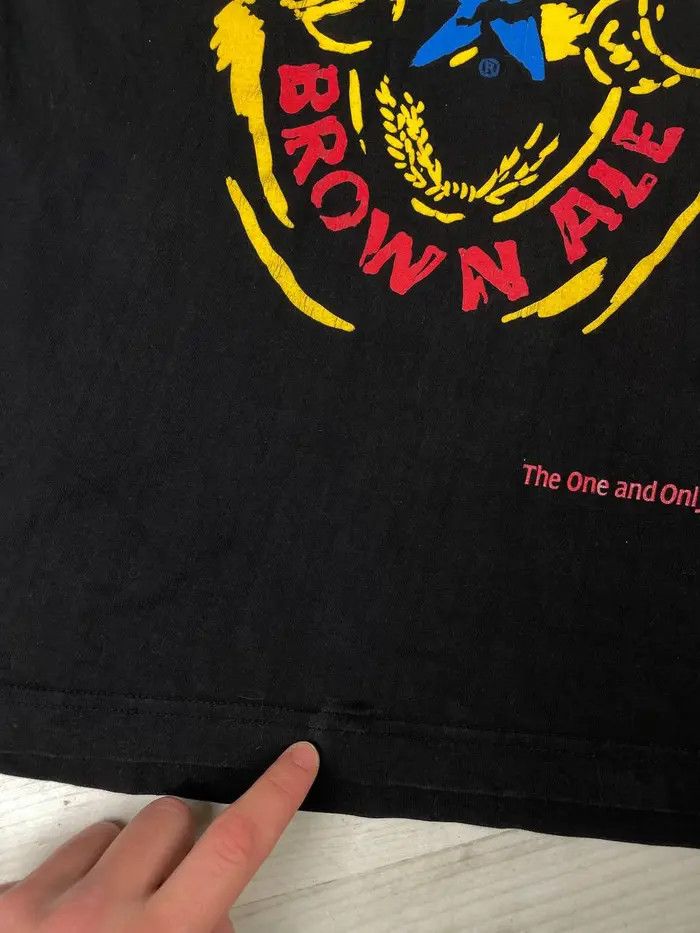 Vintage Vintage New Castle Beer Brown Ale T Shirt 90s Size US XL / EU 56 / 4 - 8 Thumbnail