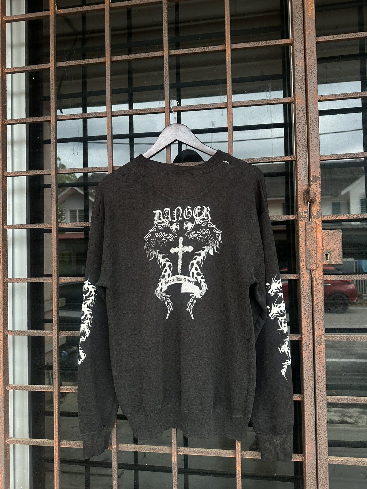 Vintage Vintage Black Moon River Faded Crewneck Size US S / EU 44-46 / 1 - 1 Thumbnail