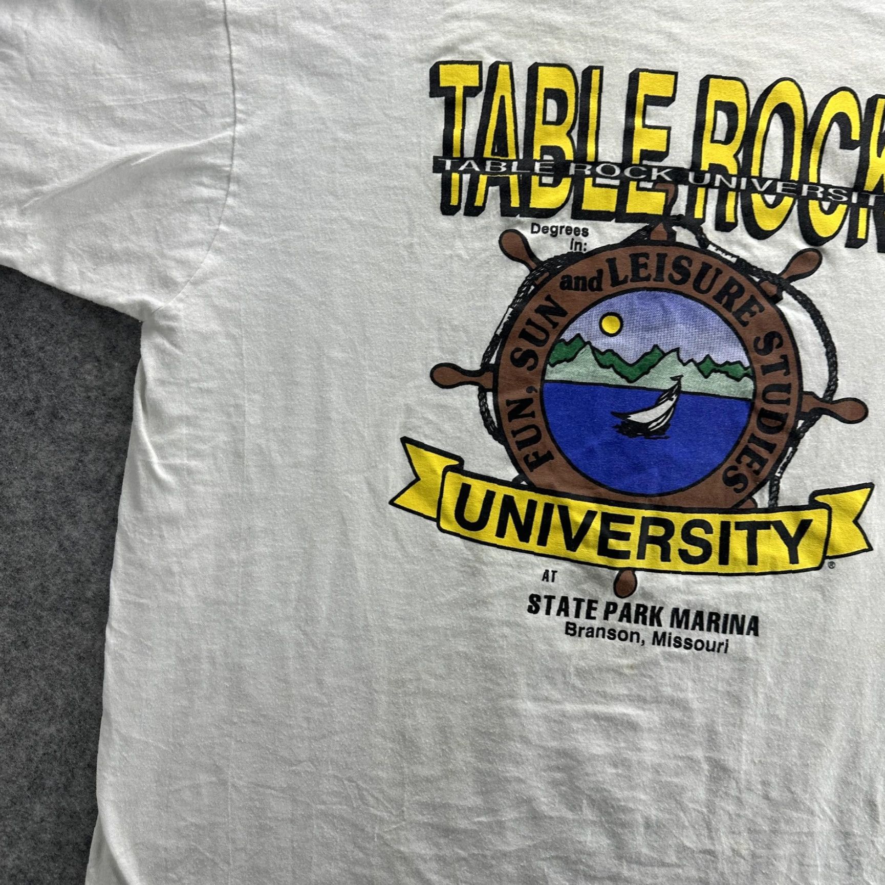 Fruit Of The Loom VINTAGE Table Rock University Shirt Mens XL White Rock, Travel, University, Retro, Souvenir, Branson, Missouri 90s Shirt Mens XL White Size US XL / EU 56 / 4 - 4 Thumbnail