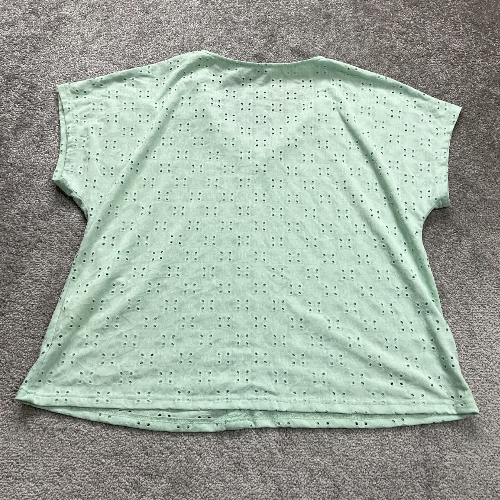 Shein Shein Curve Eyelet Top Womens XL Plus Pastel Green Short Sleeve Casual Blouse Size XL / US 12-14 / IT 48-50 - 2 Thumbnail