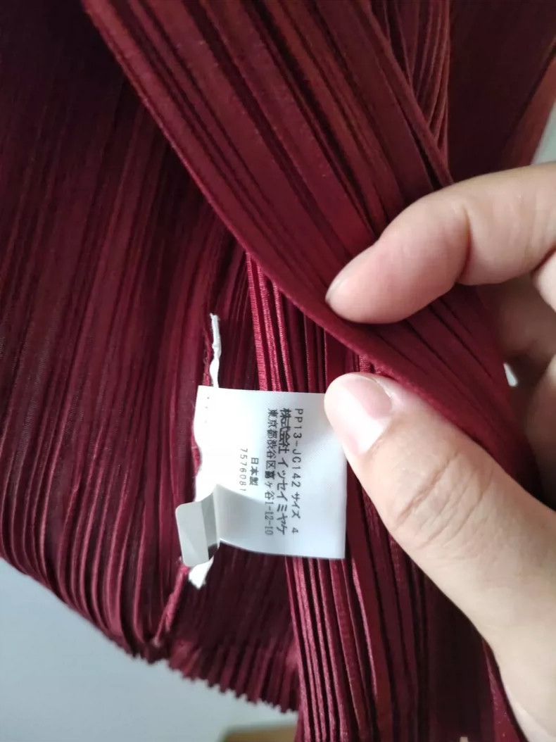 Issey Miyake Issey Miyake size:4 A dark red pleated long-sleeved cardig Size M / US 6-8 / IT 42-44 - 6 Thumbnail