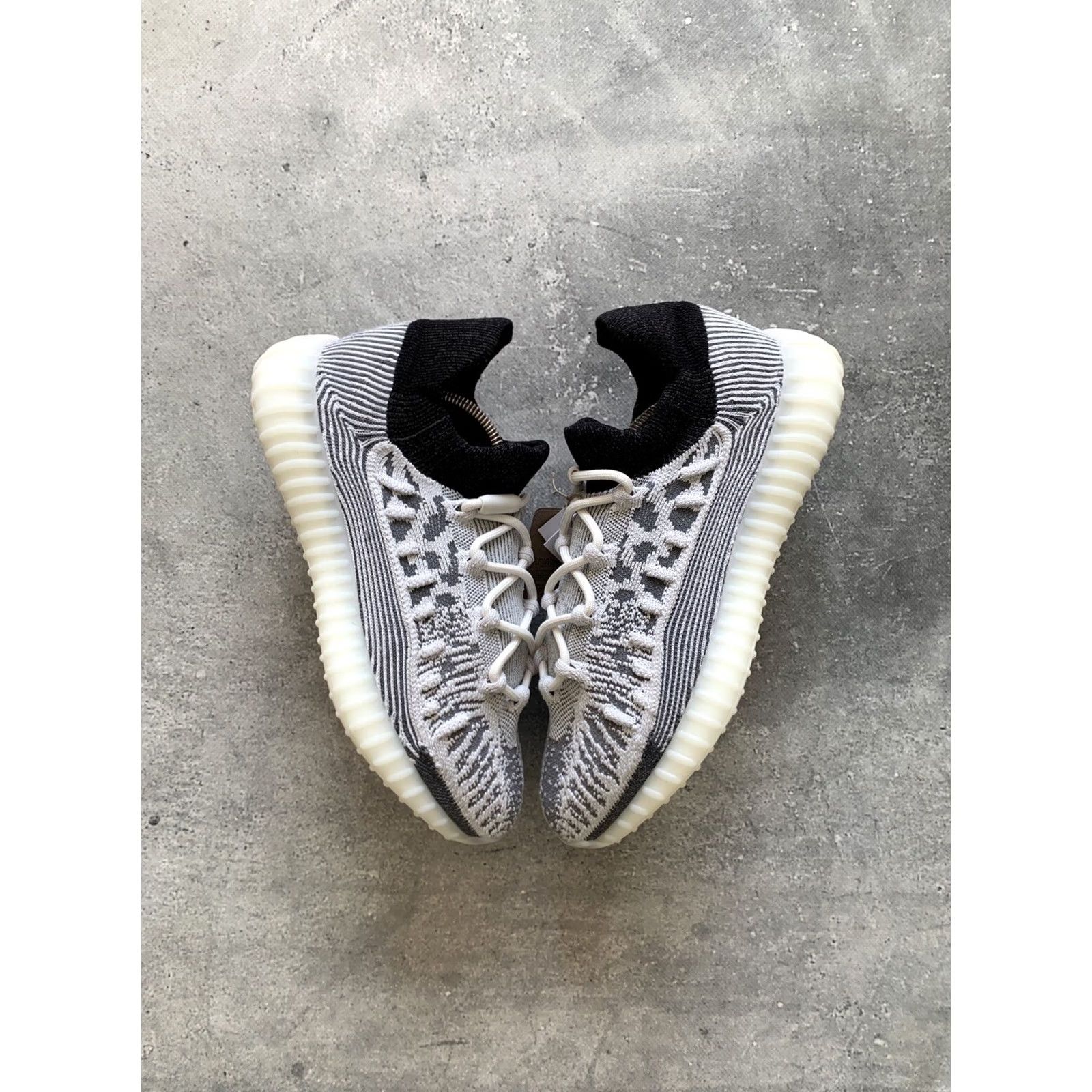 Adidas ADIDAS YEEZY 350 V2 CMPCT PANDA SNEAKERS US 6.5 UK 6 EU 39 1/3 Men Sneaker Panda Color White Size US 6.5 Size US 6 / EU 39 - 2 Thumbnail