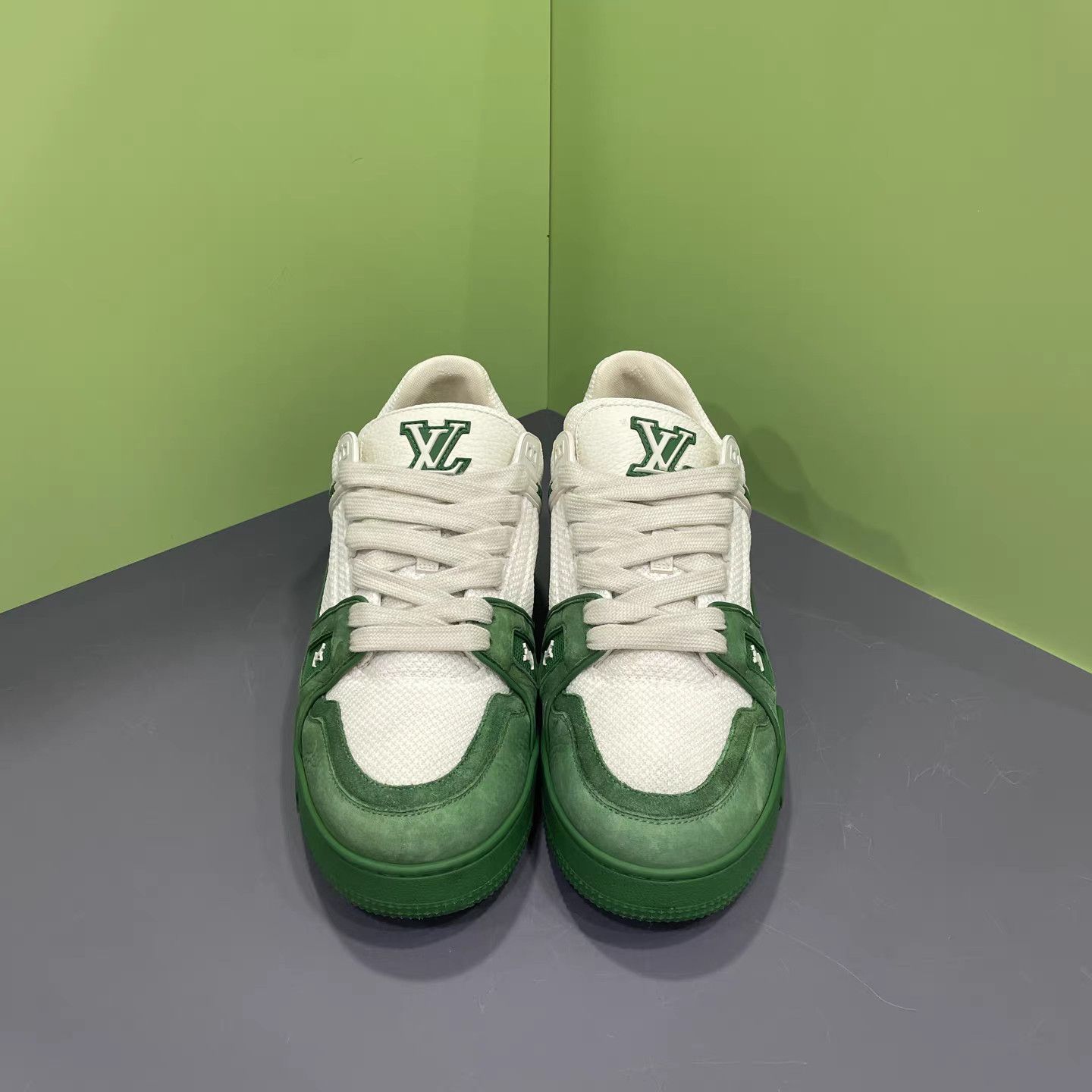 Louis Vuitton LOUIS VUITTON LV Trainer 25SS White & Green K15 Size US 8 / EU 41 - 2 Thumbnail