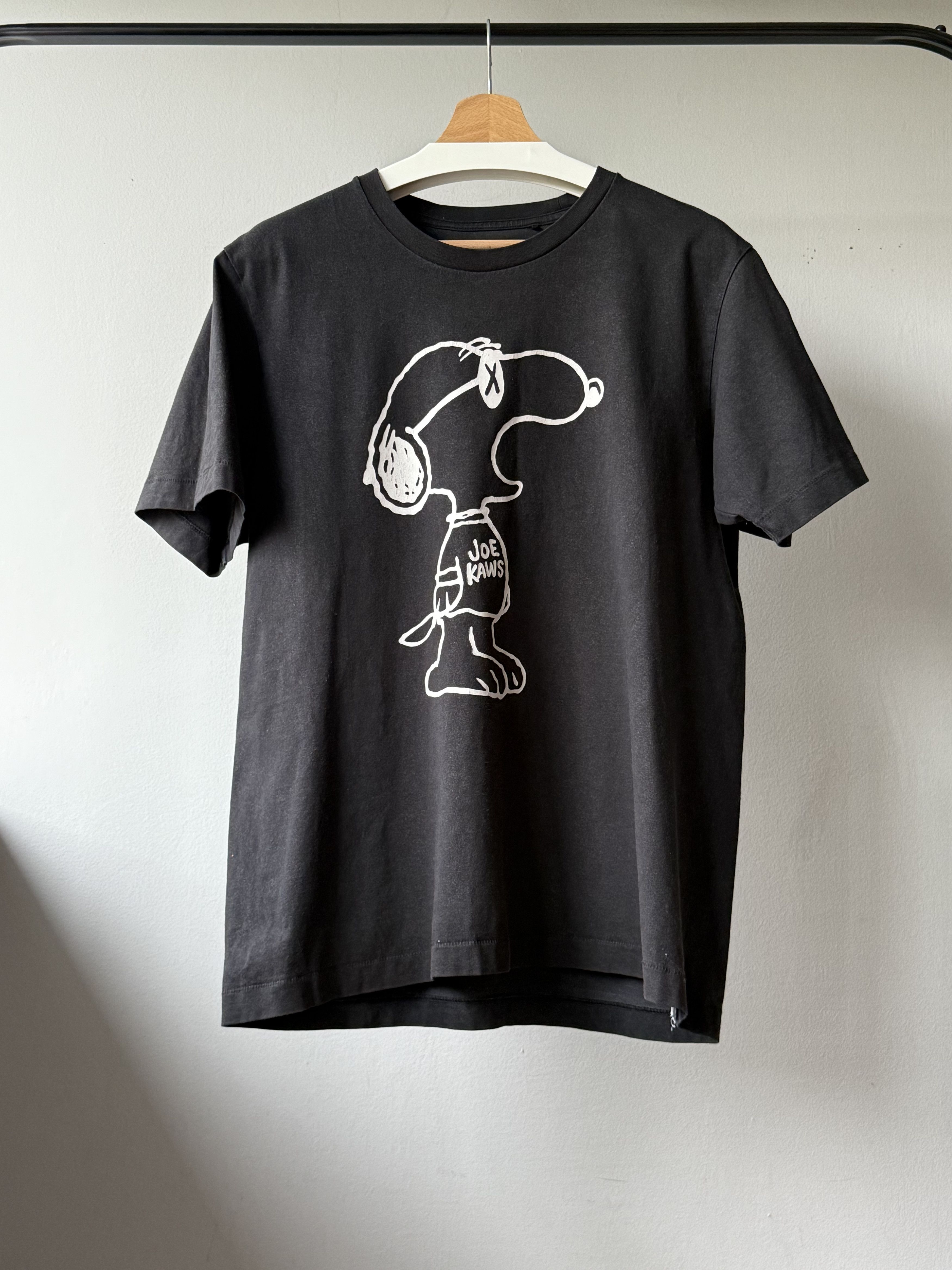 Kaws × Peanuts × Uniqlo Uniqlo x Kaws x Peanuts Snoopy Joe Cool Black Print T-Shirt Size US XL / EU 56 / 4 - 1 Thumbnail