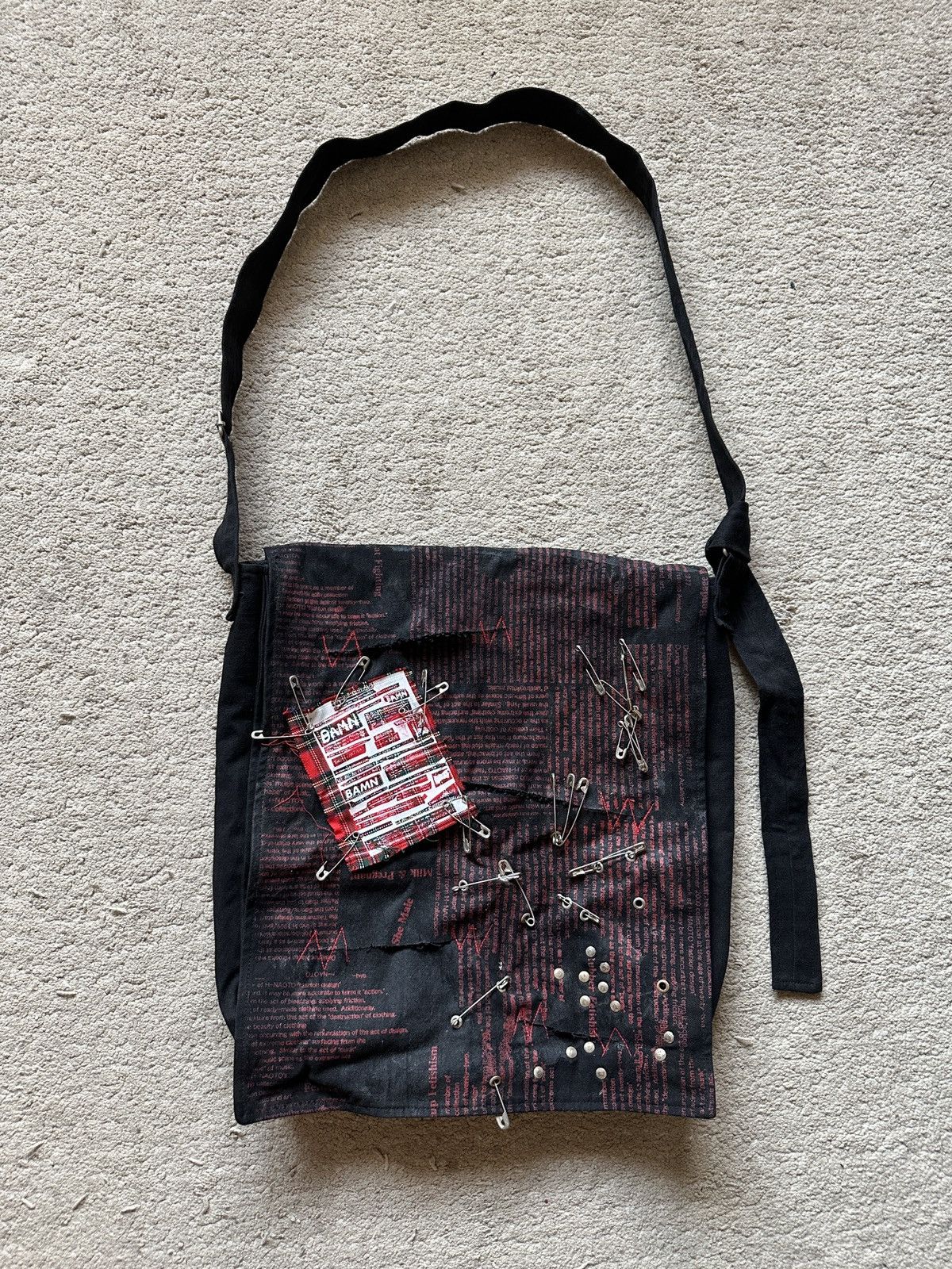 h.NAOTO 2000s H Naoto Safety Pin Sling Bag Size ONE SIZE - 2 Thumbnail