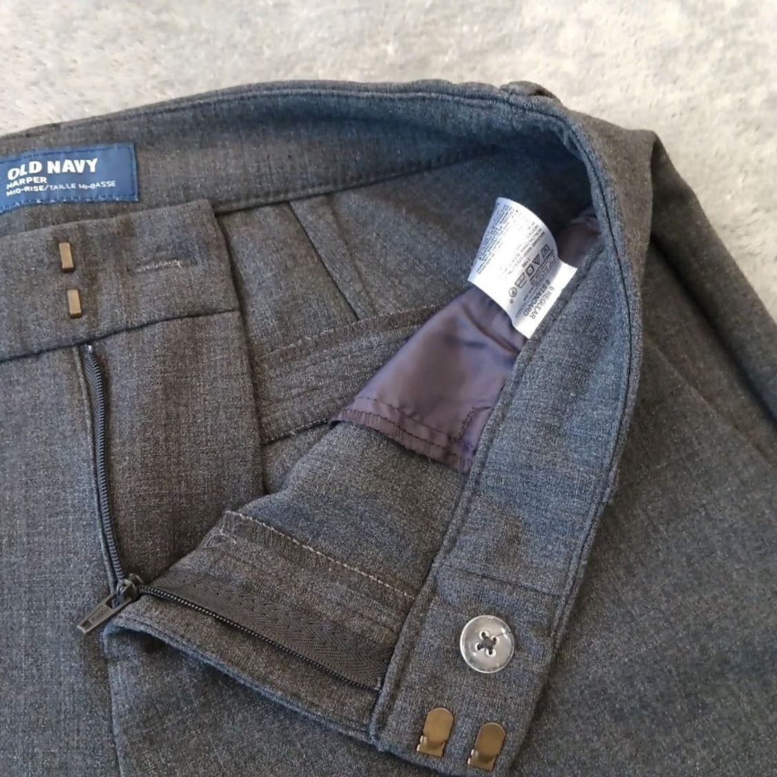 Old Navy Old Navy Pants Women Cropped 31x24.5 Gray Mid Rise Pockets Straight 6 XS? Size 28" / US 6 / IT 42 - 5 Thumbnail