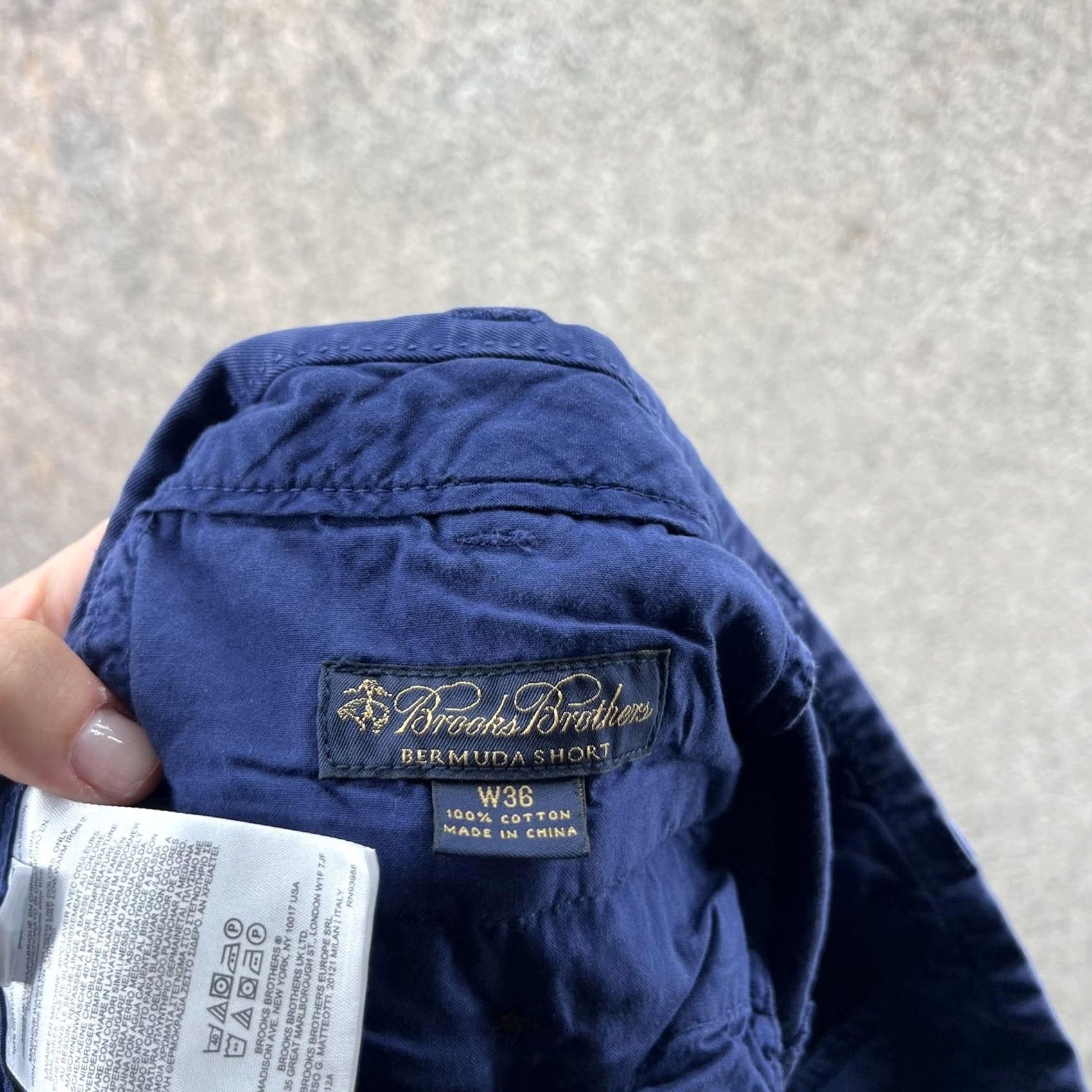 Brooks Brothers Brooks Brothers Shorts Bermuda Mens 36 Blue 100% Cotton Chino Casual Golf Flat Front Zip Fly Pocketed Waist 36 Navy Boys? Size US 36 / EU 52 - 6 Thumbnail