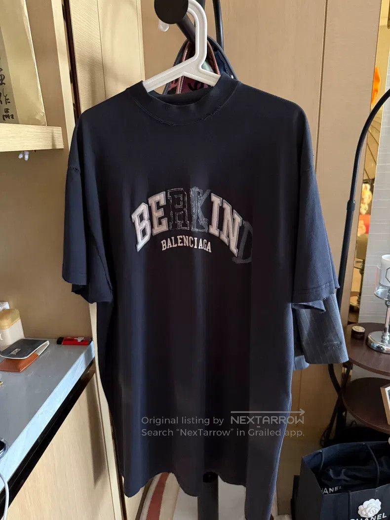 Balenciaga Balenciaga Logo Lettering Print Round Neck Short Sleeve T- Size US S / EU 44-46 / 1 - 1 Thumbnail