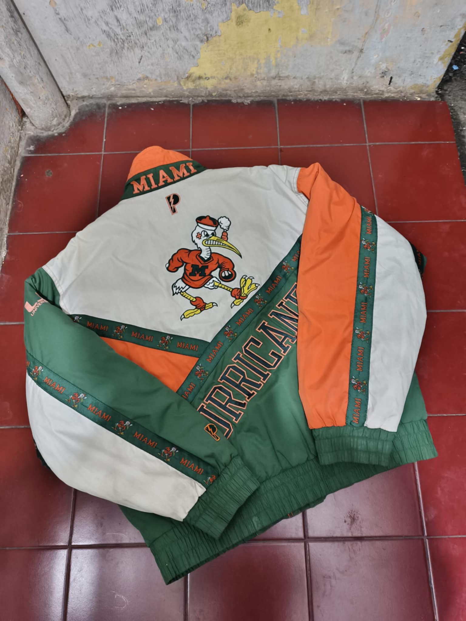 Pro Player Miami hurricane pro player jacket Size US XL / EU 56 / 4 - 1 Thumbnail