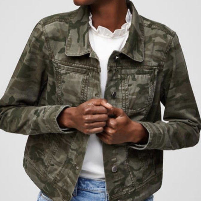 Cropped Green Camo Print Twill Jacket in size Small MSRP $98