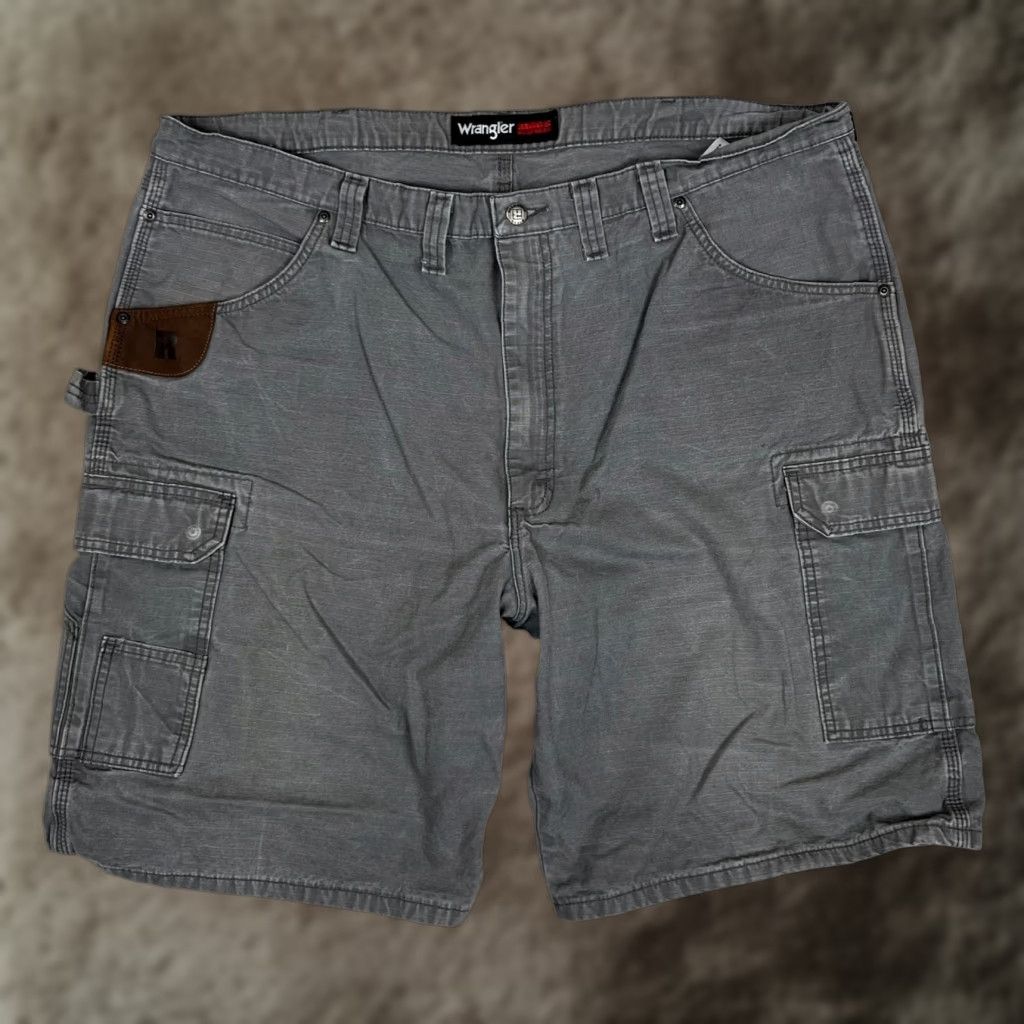 Wrangler Wrangler Shorts Cargo Workwear Beige Regular 38 Men Pockets Ripstop Inseam 9 in Cotton Flat Front Zip Vintage No Size US 38 / EU 54 - 1 Thumbnail