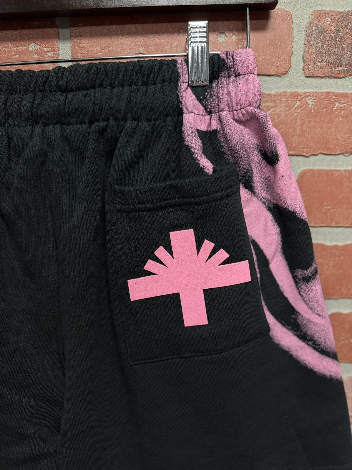Vertabrae Vertabrae Pink Skull Shorts Size Medium New Size US 29 - 4 Thumbnail