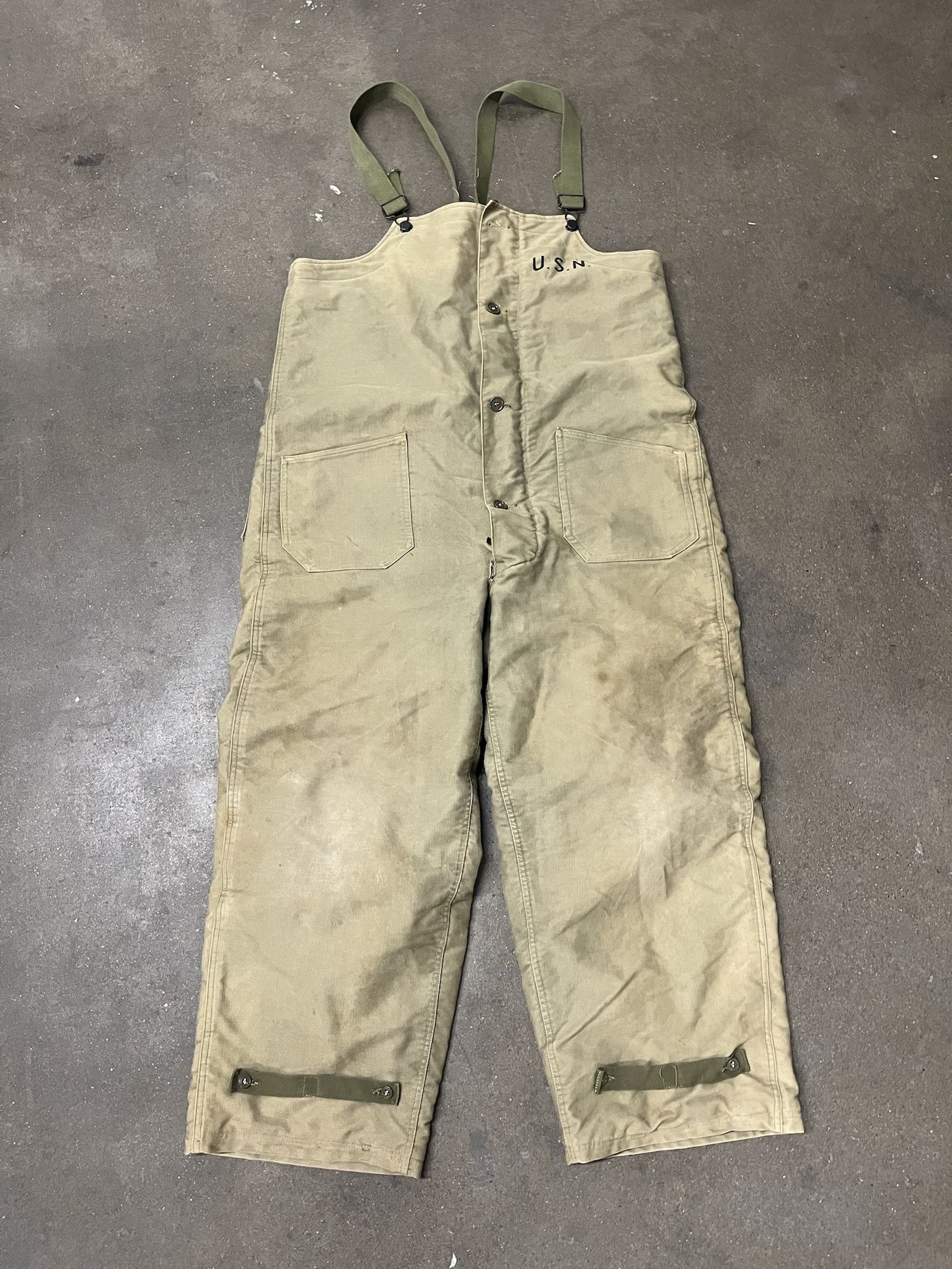 Vintage Vintage 1940s WW2 US Navy Deck Pants Bib Overalls Size L Size US L / EU 52-54 / 3 - 1 Thumbnail