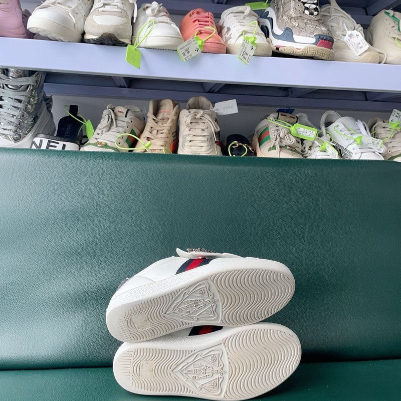 Gucci Gucci Ace Low Top Sneakers with Crystal Bow Size US 5 / IT 35 - 4 Thumbnail